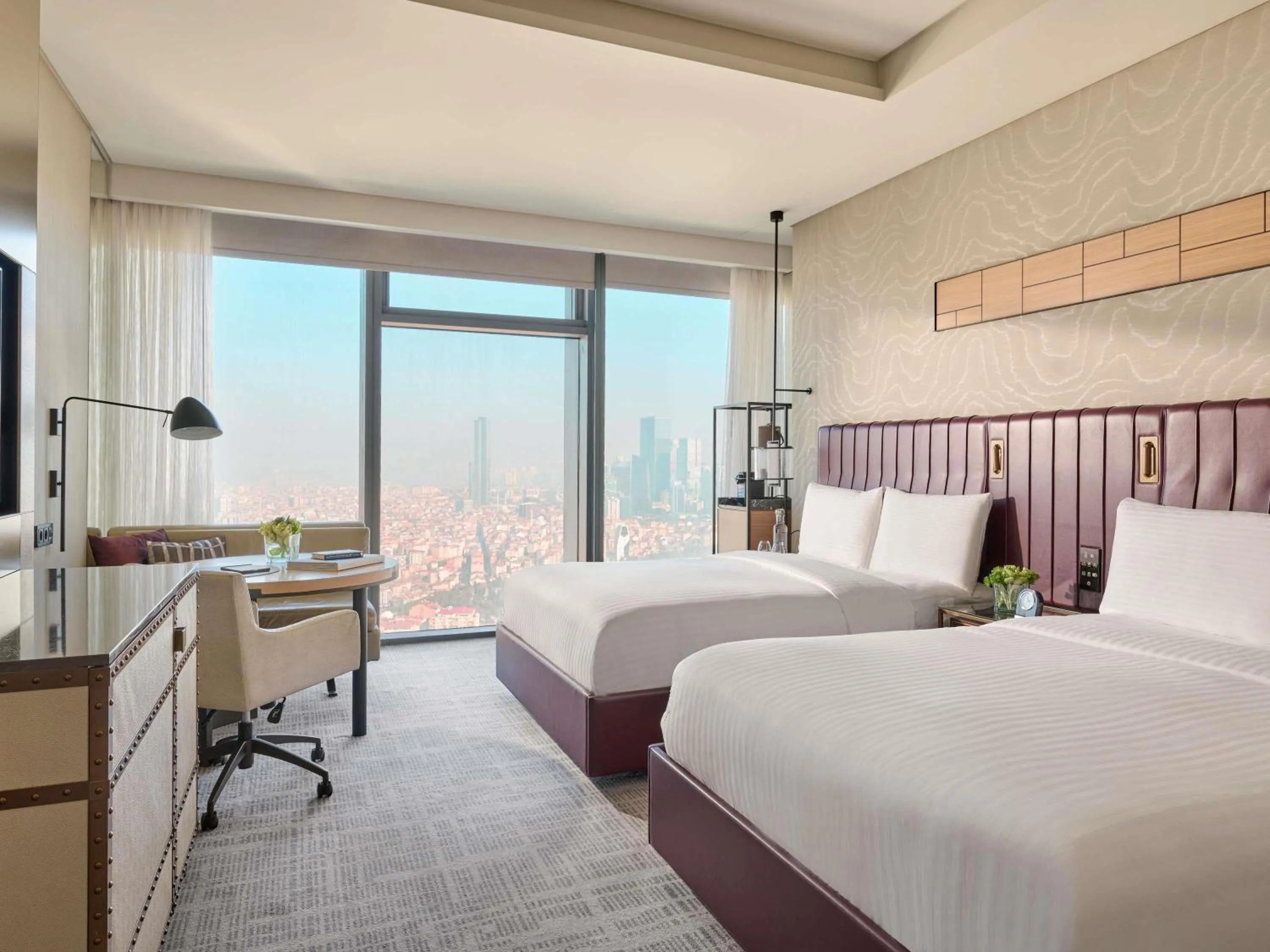 Property building, Bed in Fairmont Quasar Istanbul Hotel