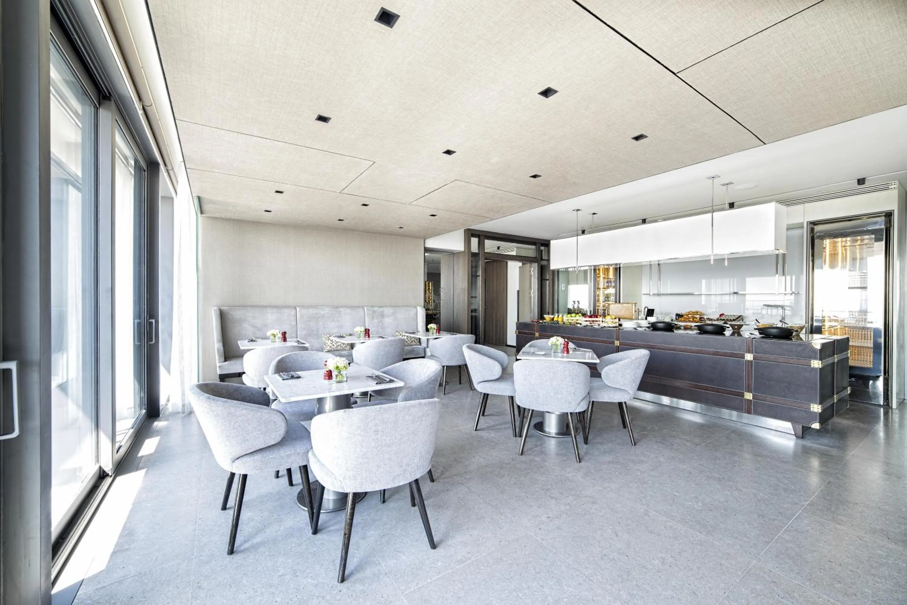 Lounge or bar in Fairmont Quasar Istanbul Hotel