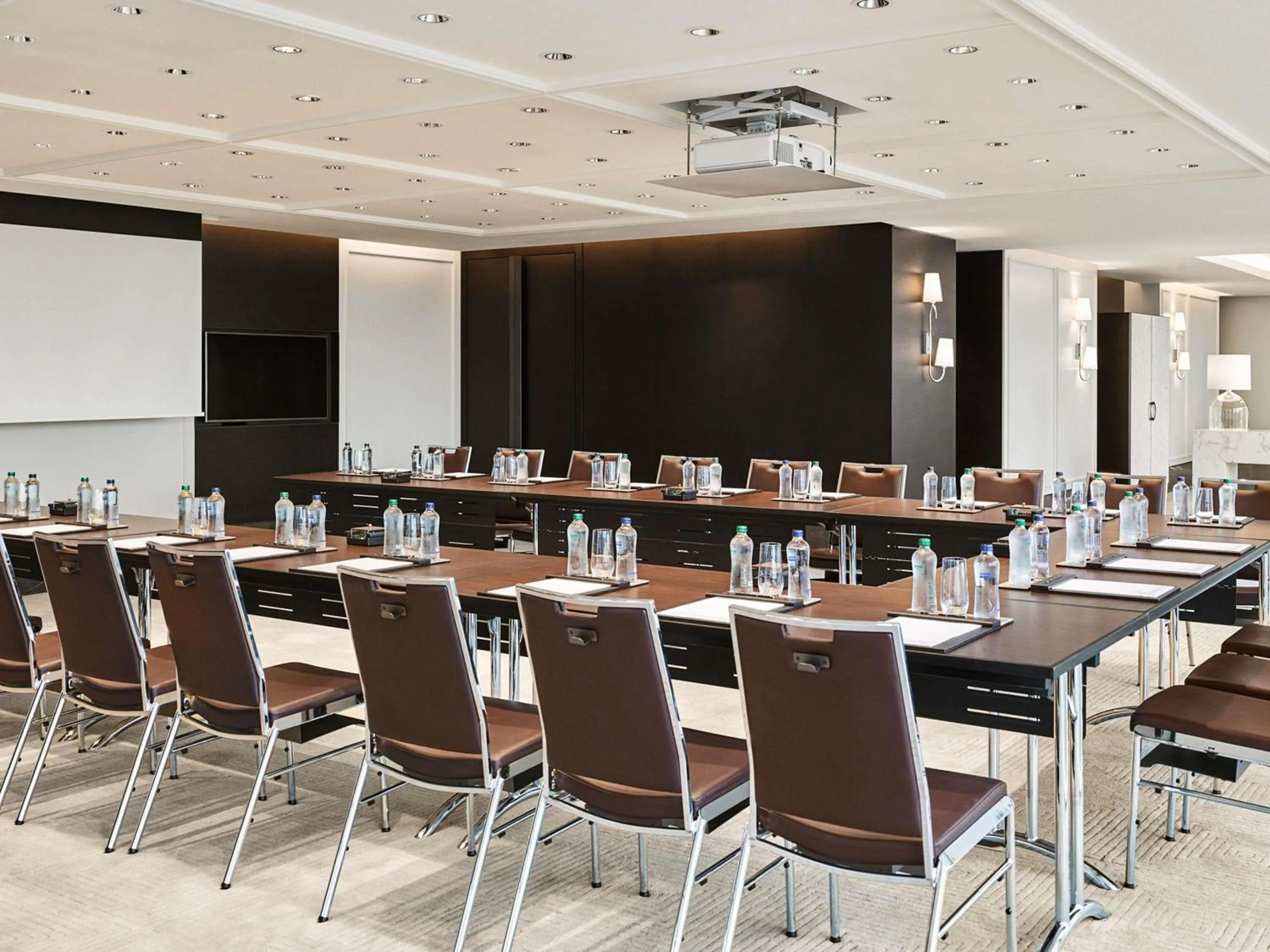 Meeting/conference room in Fairmont Quasar Istanbul Hotel