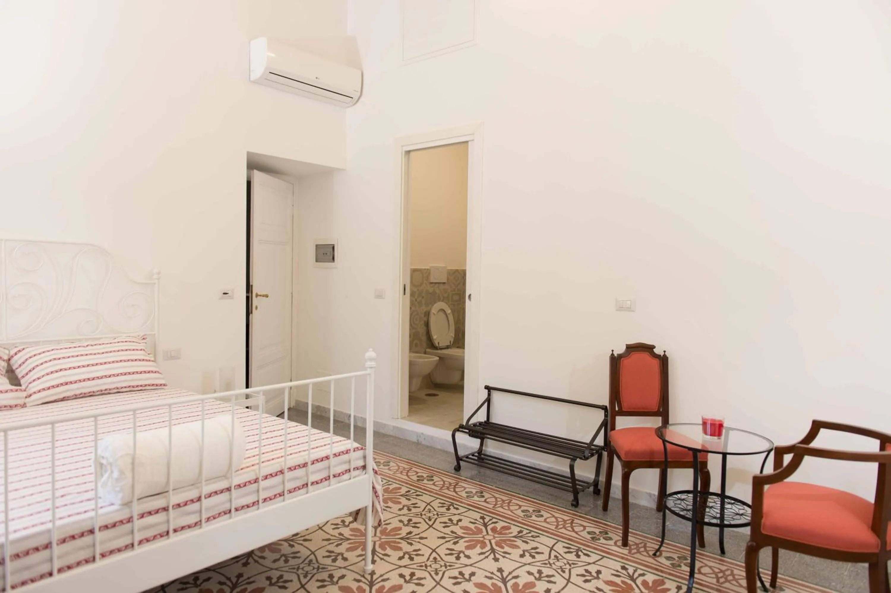 Photo of the whole room, Bed in B&B Domus Aurea