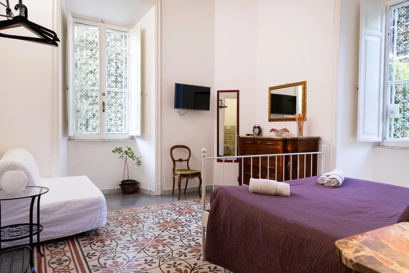 TV and multimedia, Bed in B&B Domus Aurea