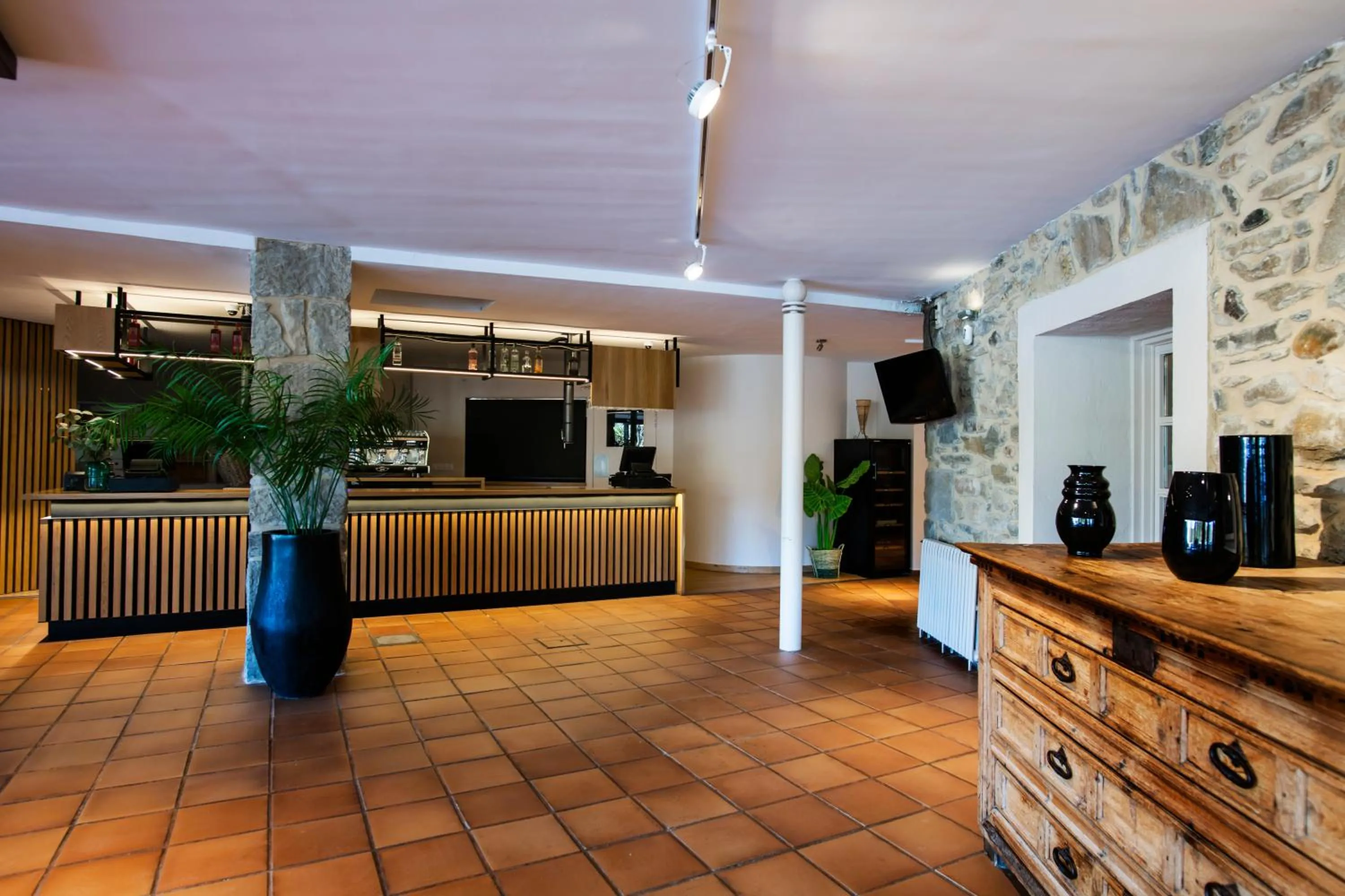 Lounge or bar in La Pedanía Hotel Y Bungalows - Ligüerre de Cinca