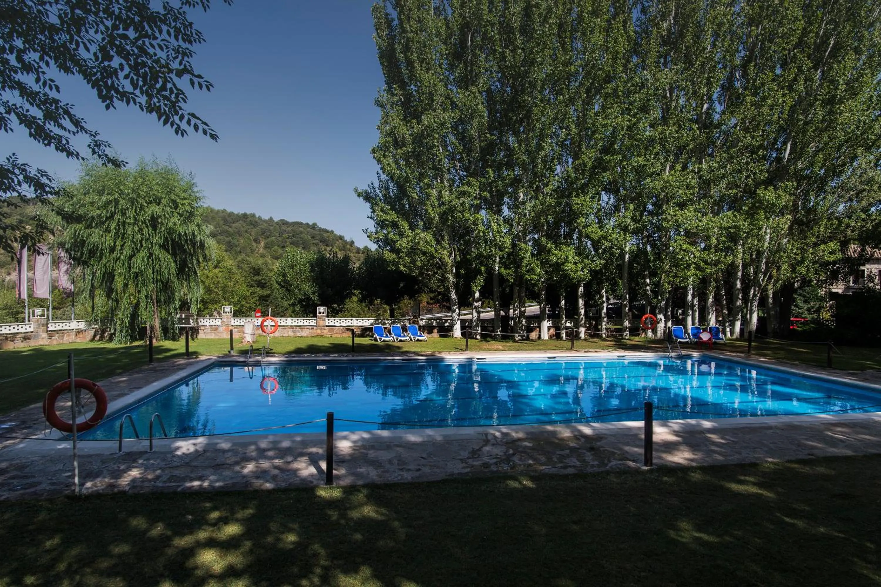 Swimming pool in La Pedanía Hotel Y Bungalows - Ligüerre de Cinca