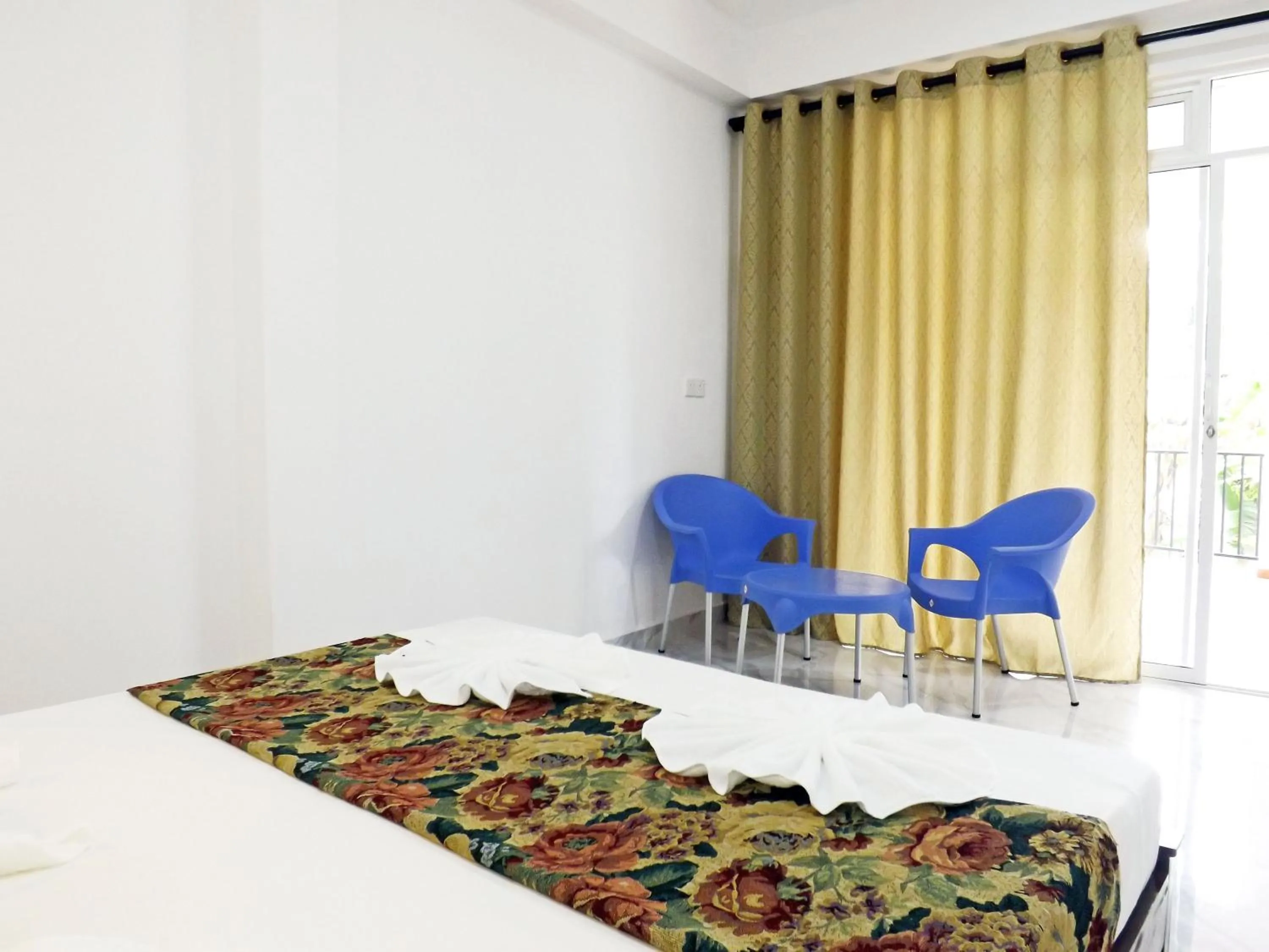 Photo of the whole room, Bed in Hotel "Diana"