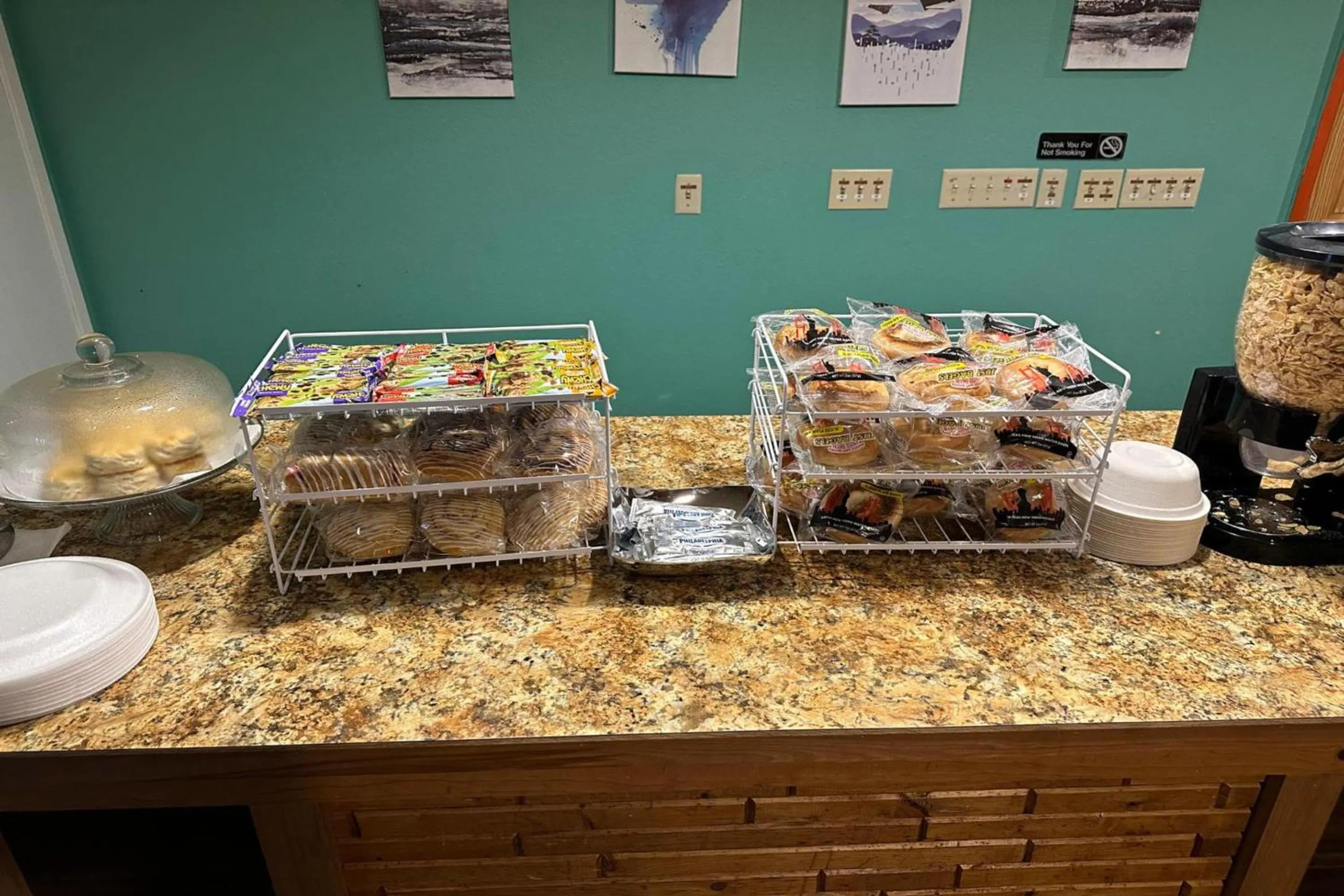 Kitchen or kitchenette in Love Hotels Kadoka by OYO at Badlands SD