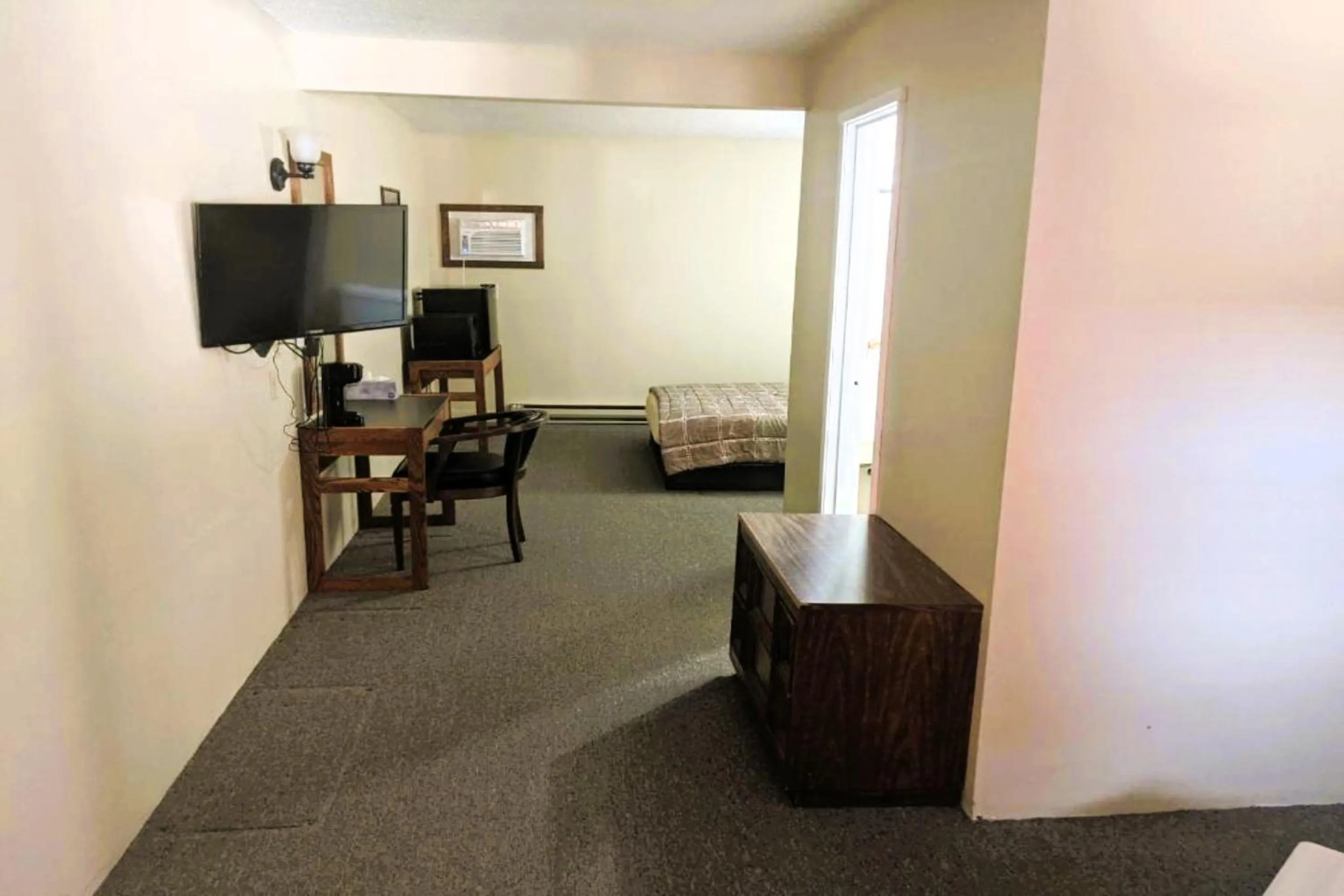 Bedroom, Bed in Love Hotels Kadoka by OYO at Badlands SD