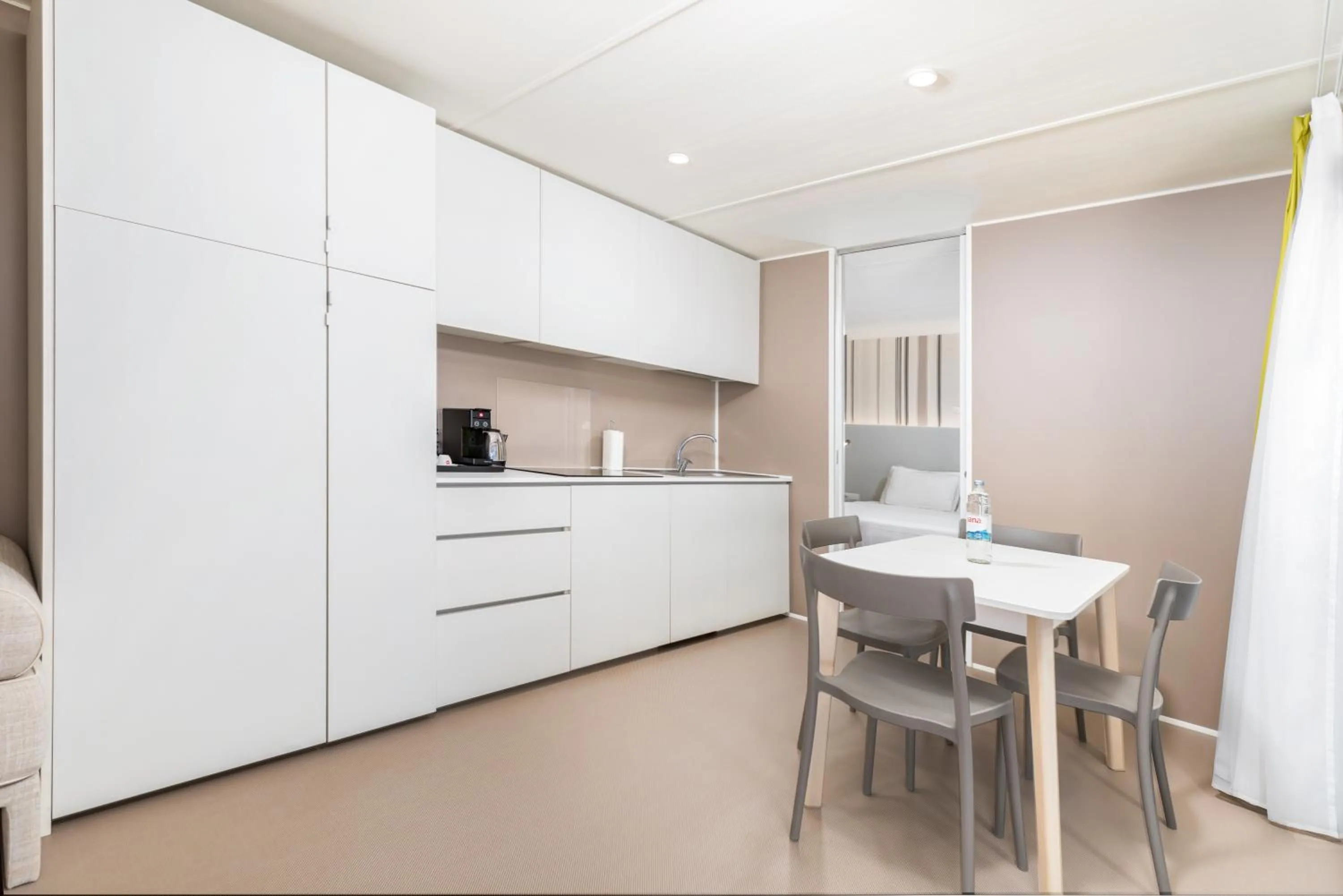 Dining area in Arena Stoja Camping Homes