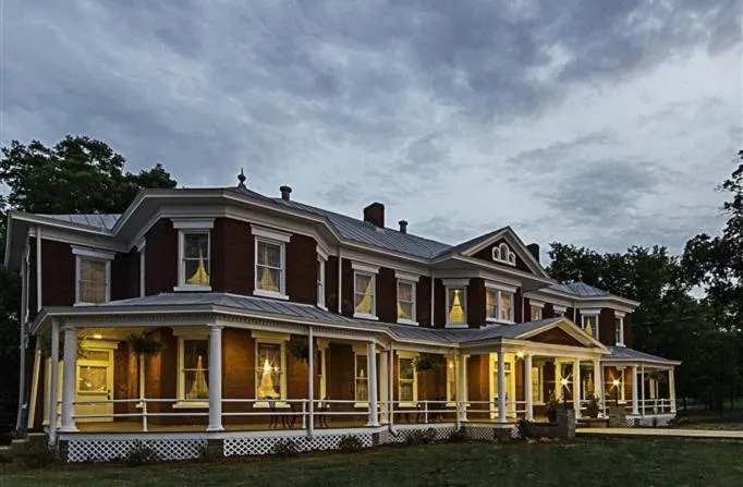 Facade/entrance in Grand Victorian Inn
