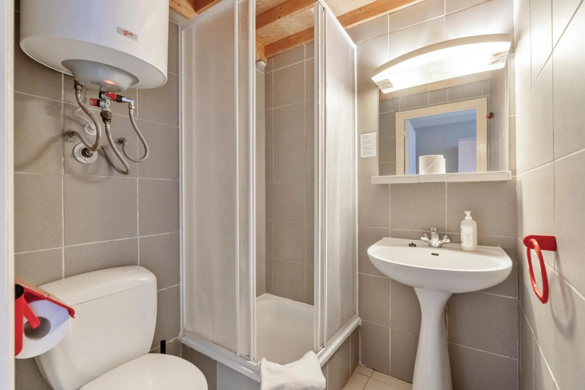 Shower in Budget Flats Leuven