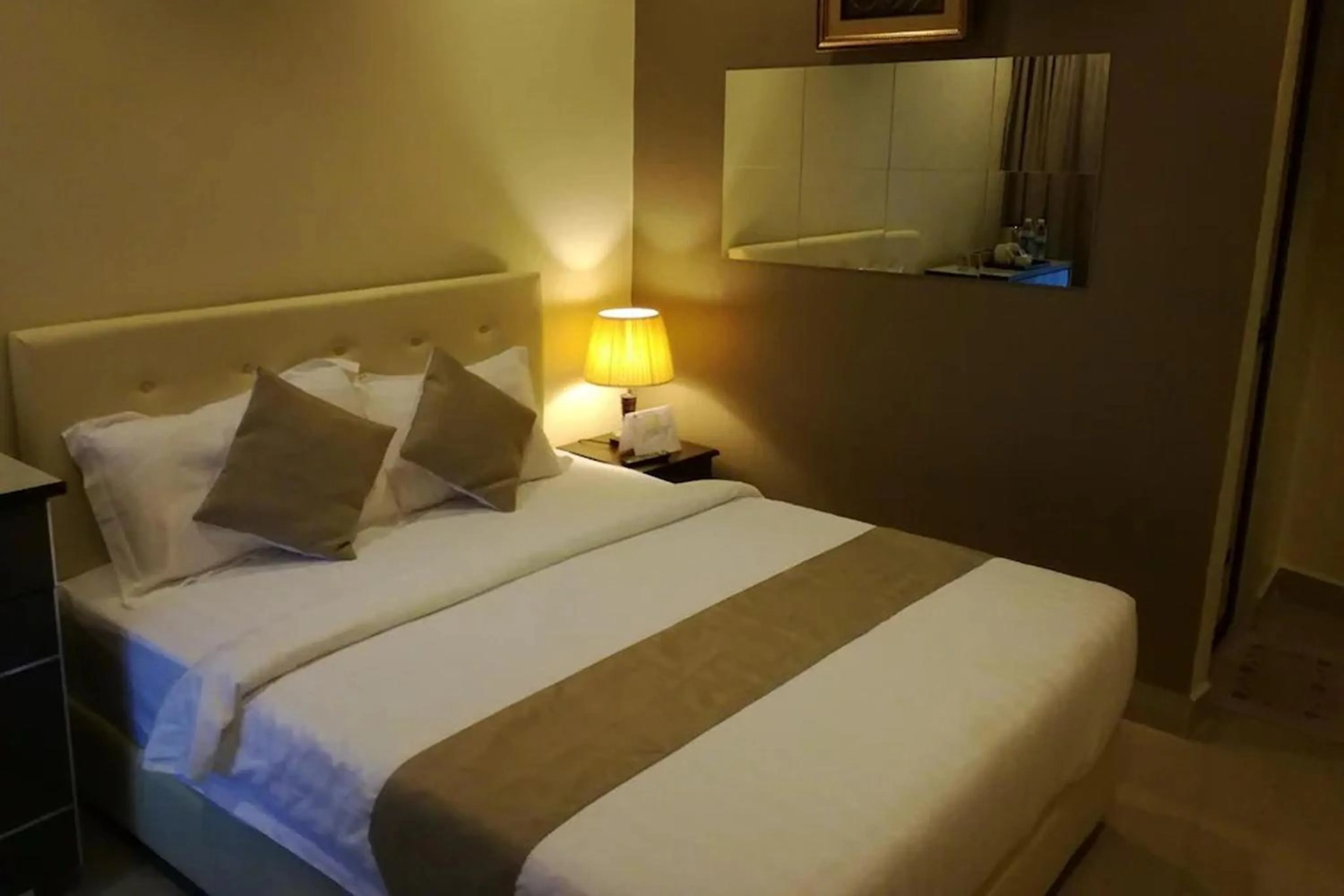 Bed in AlSafina Kijal Beach Resort & Restaurant