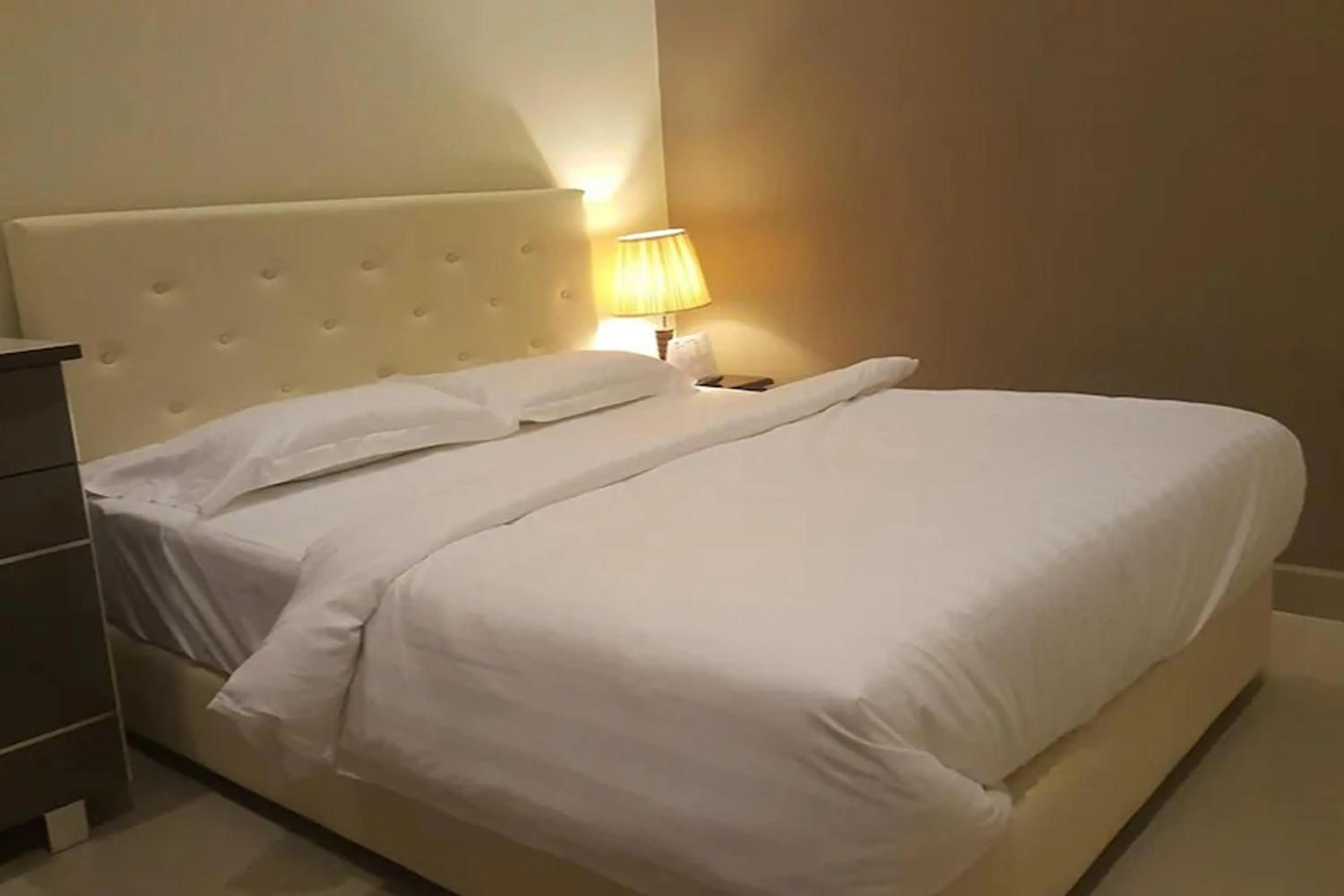 Bed in AlSafina Kijal Beach Resort & Restaurant