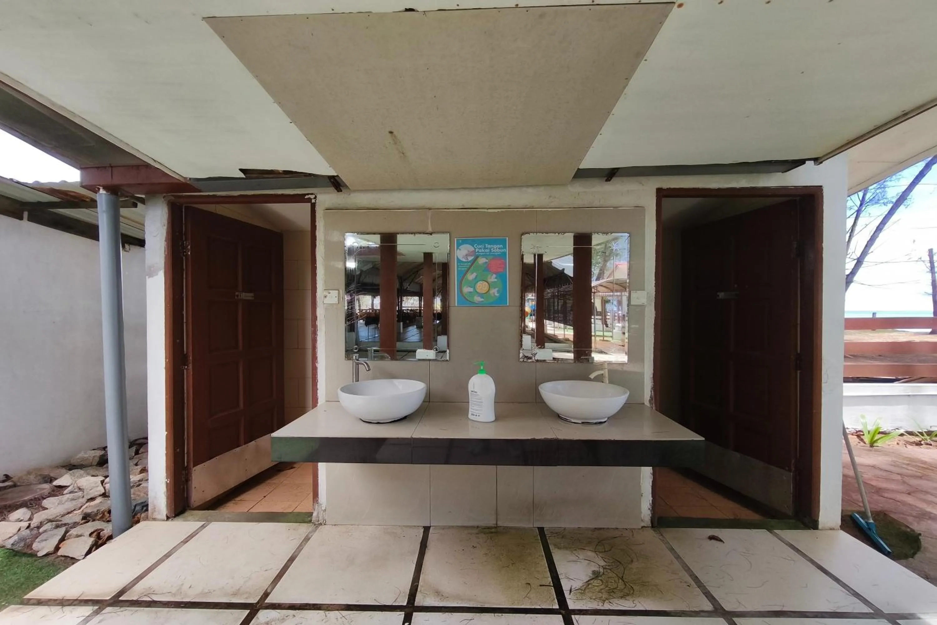 Bathroom in AlSafina Kijal Beach Resort & Restaurant