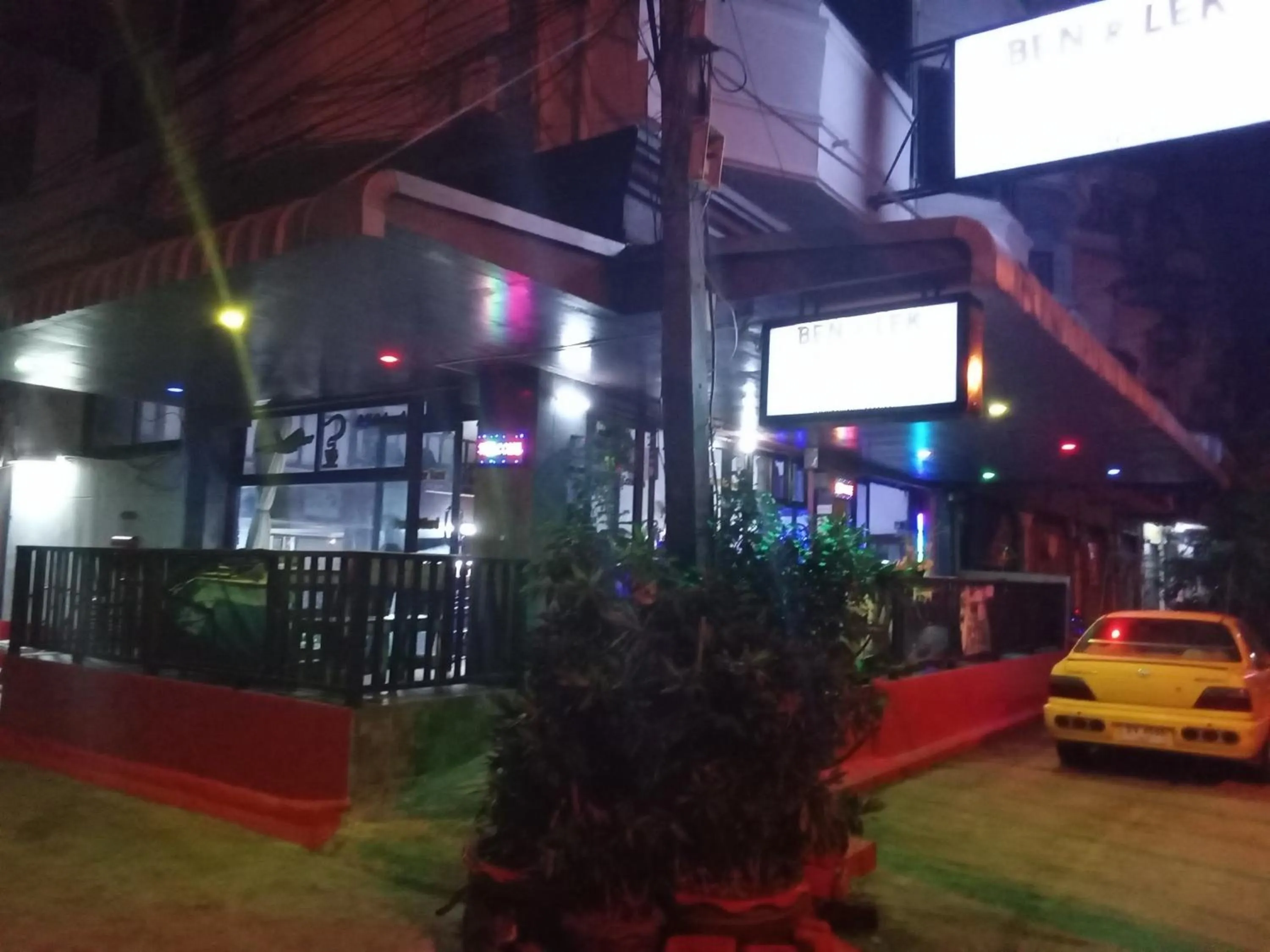 BEN & LEK GUESTHOUSE