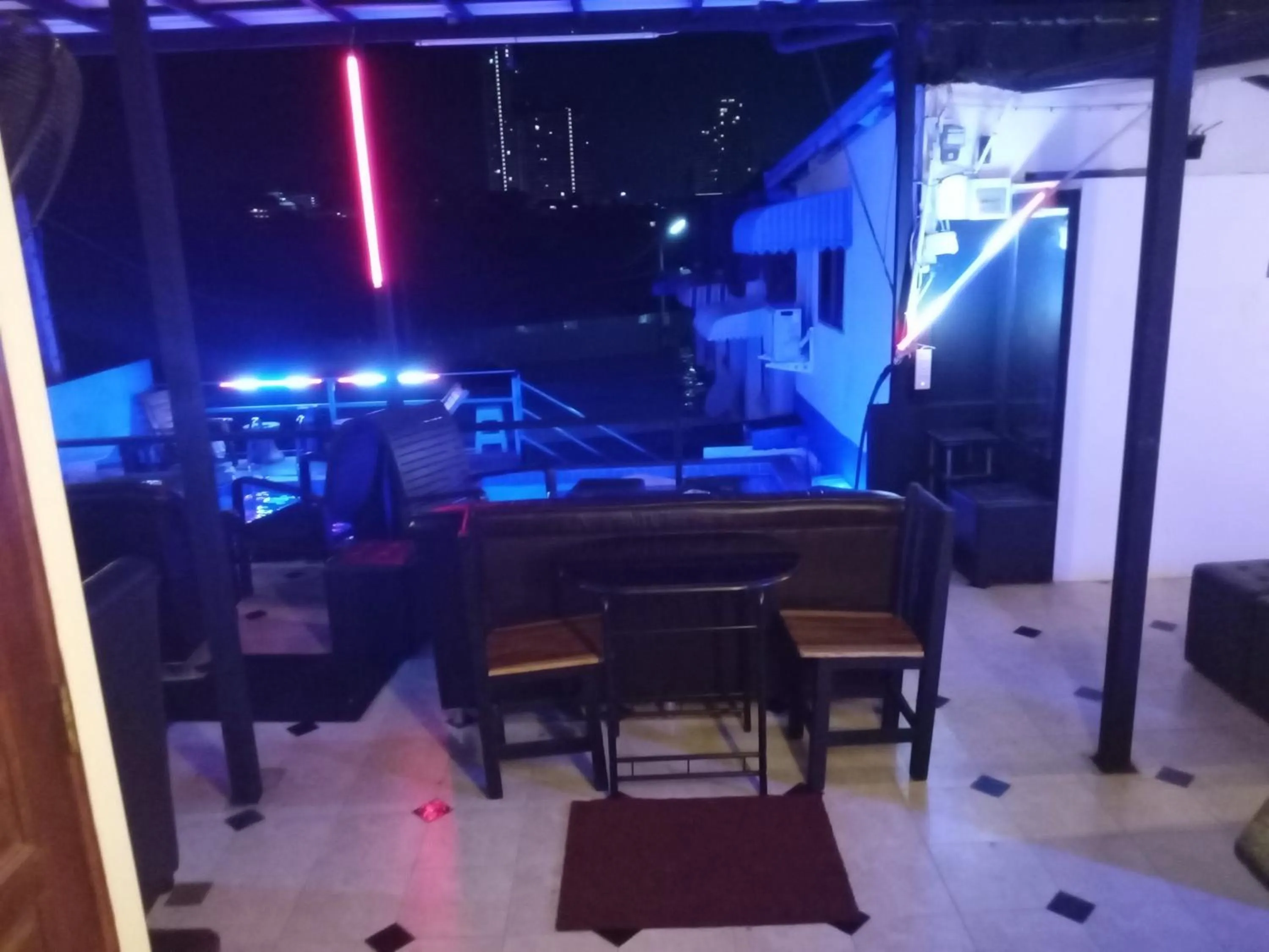 BEN & LEK GUESTHOUSE