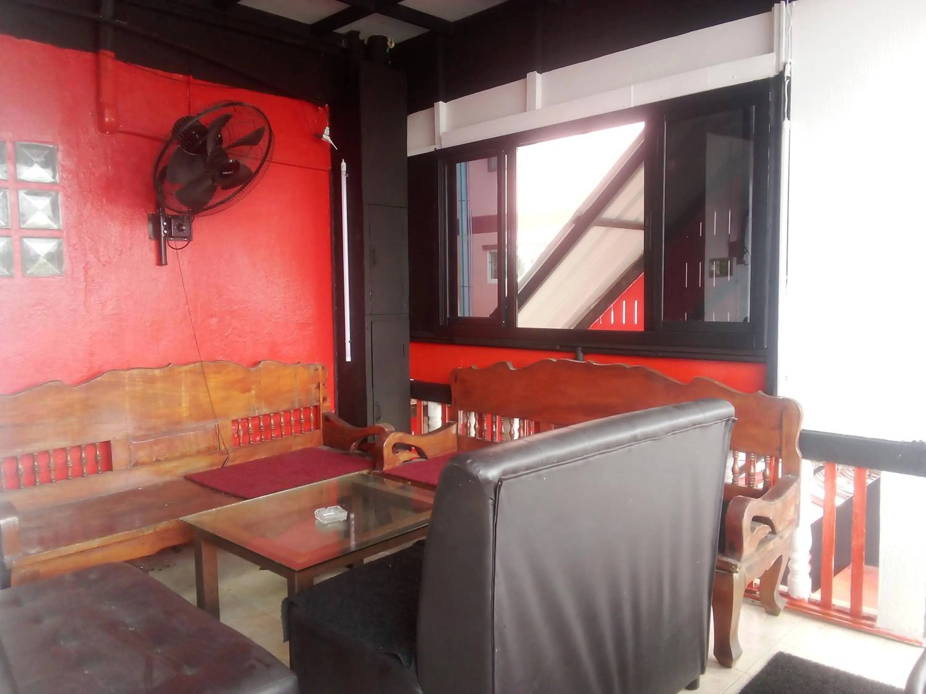 BEN & LEK GUESTHOUSE