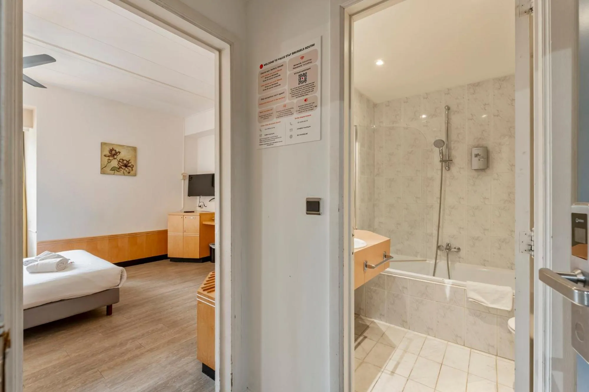 Shower, Bed in Sleep & Go Brussels South