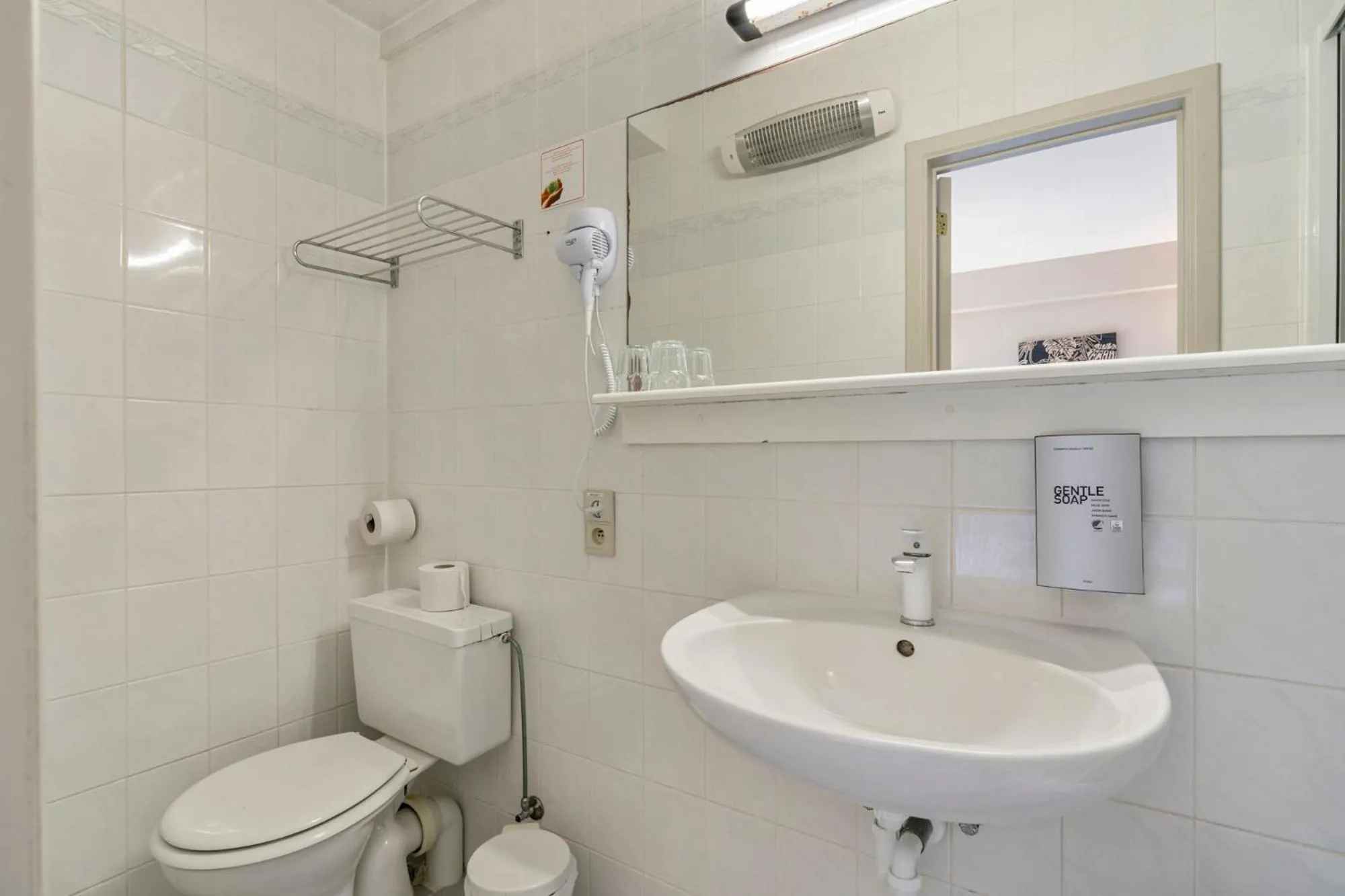 Shower in Sleep & Go Brussels South