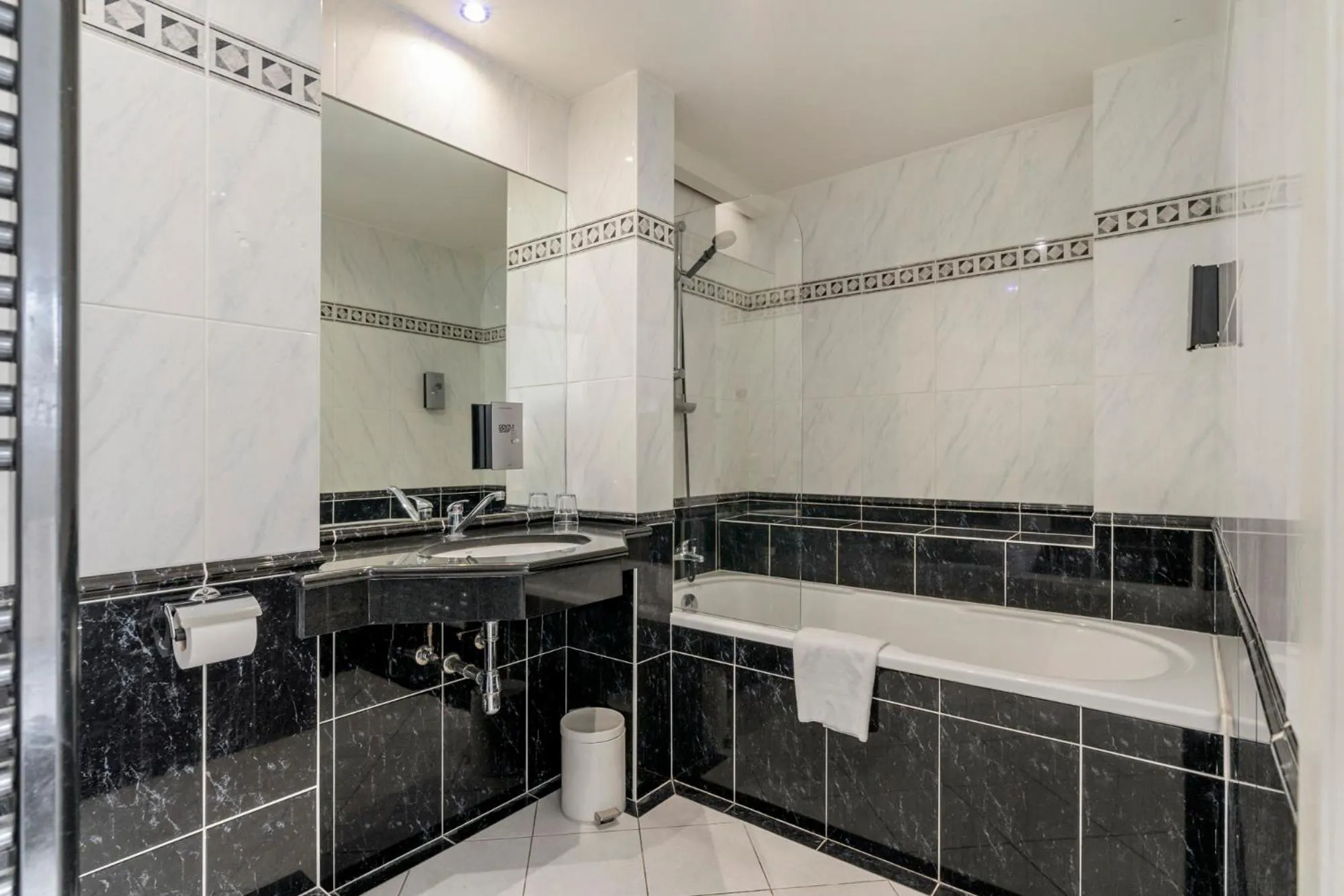 Bathroom in Sleep & Go Brussels South