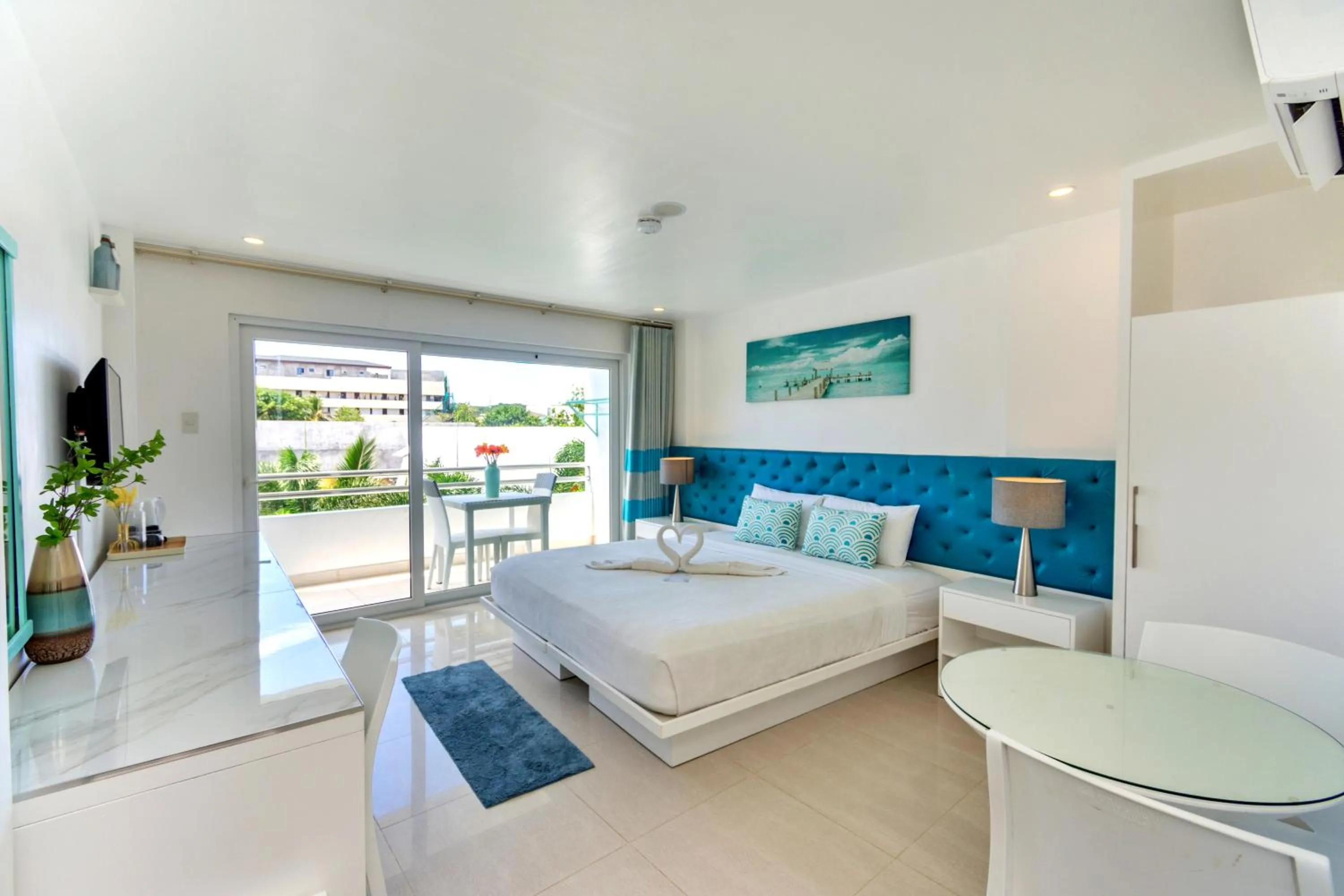 Photo of the whole room, Bed in Indila Boracay