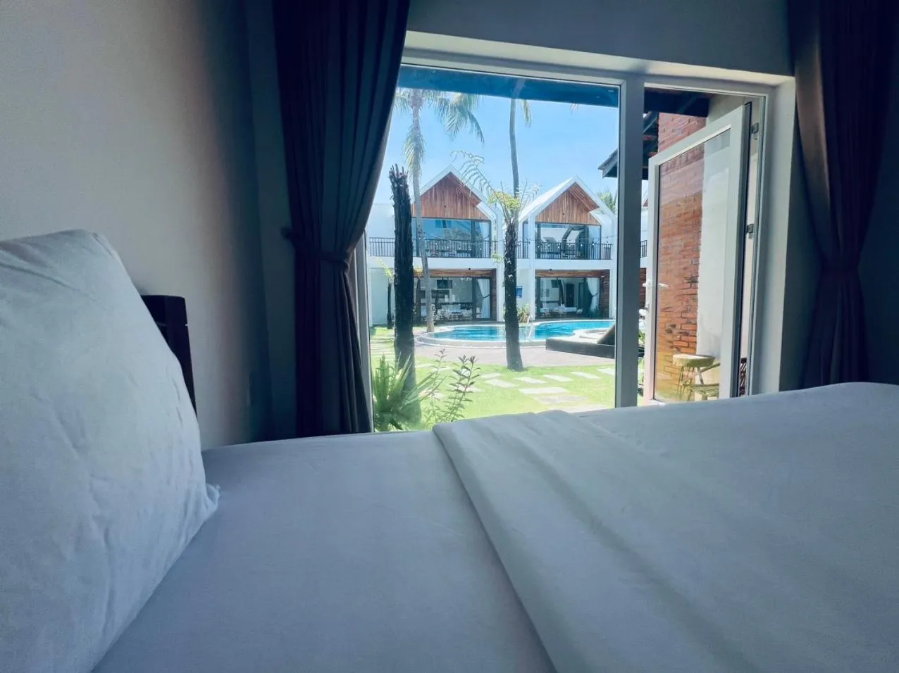Pool view, Bed in Tuong Vy Boutique Hotel Mui Ne