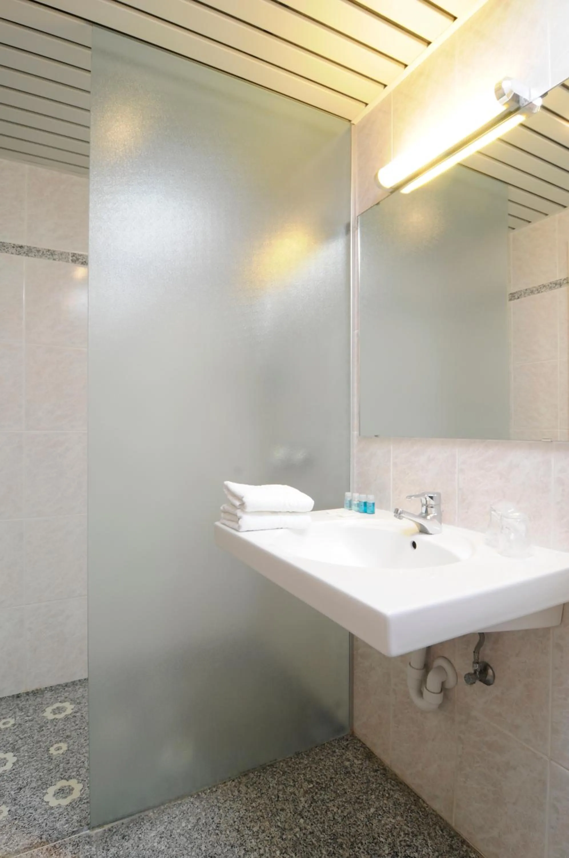 Shower in Hotel Adagio