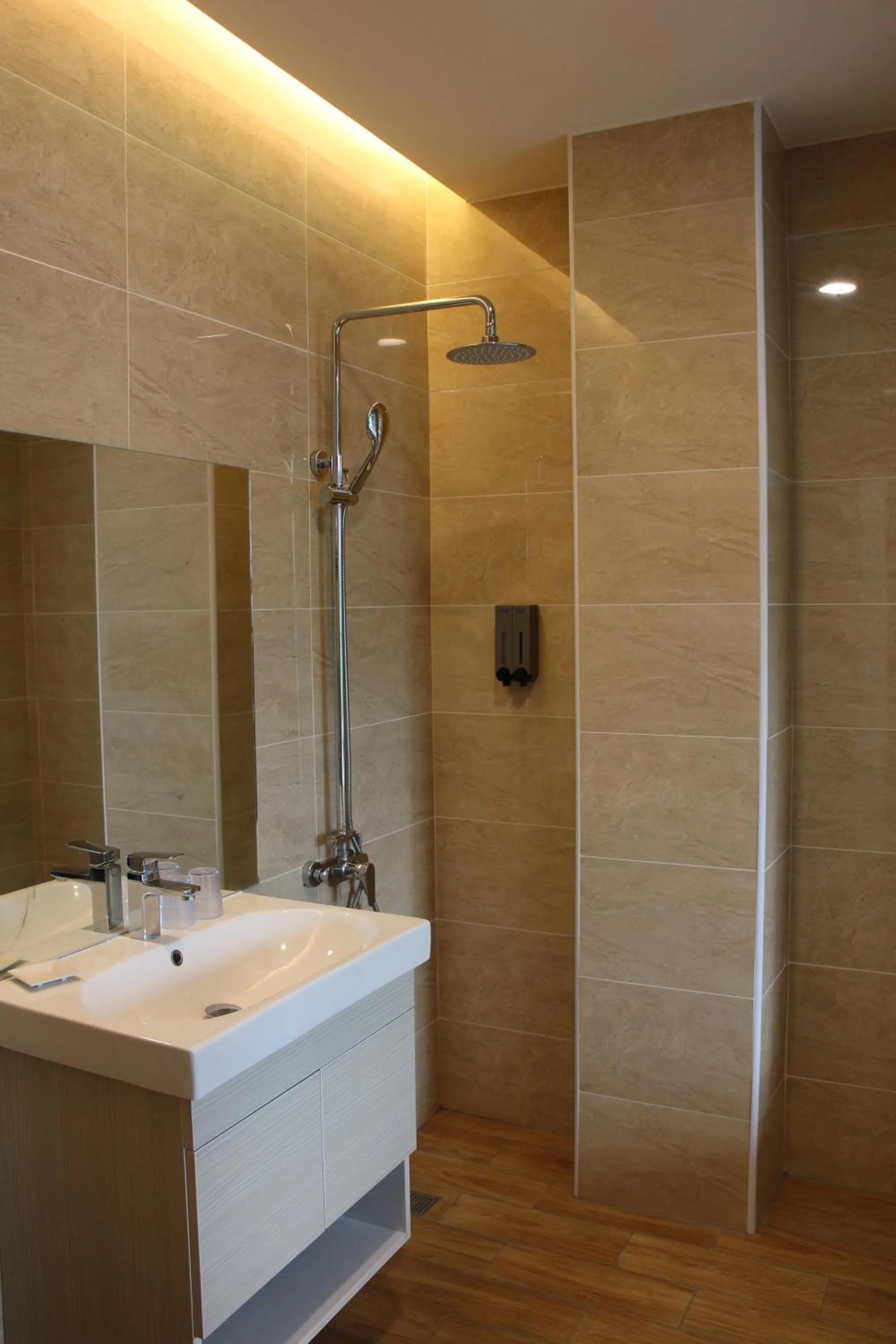 Shower, Bathroom in Starry Inns