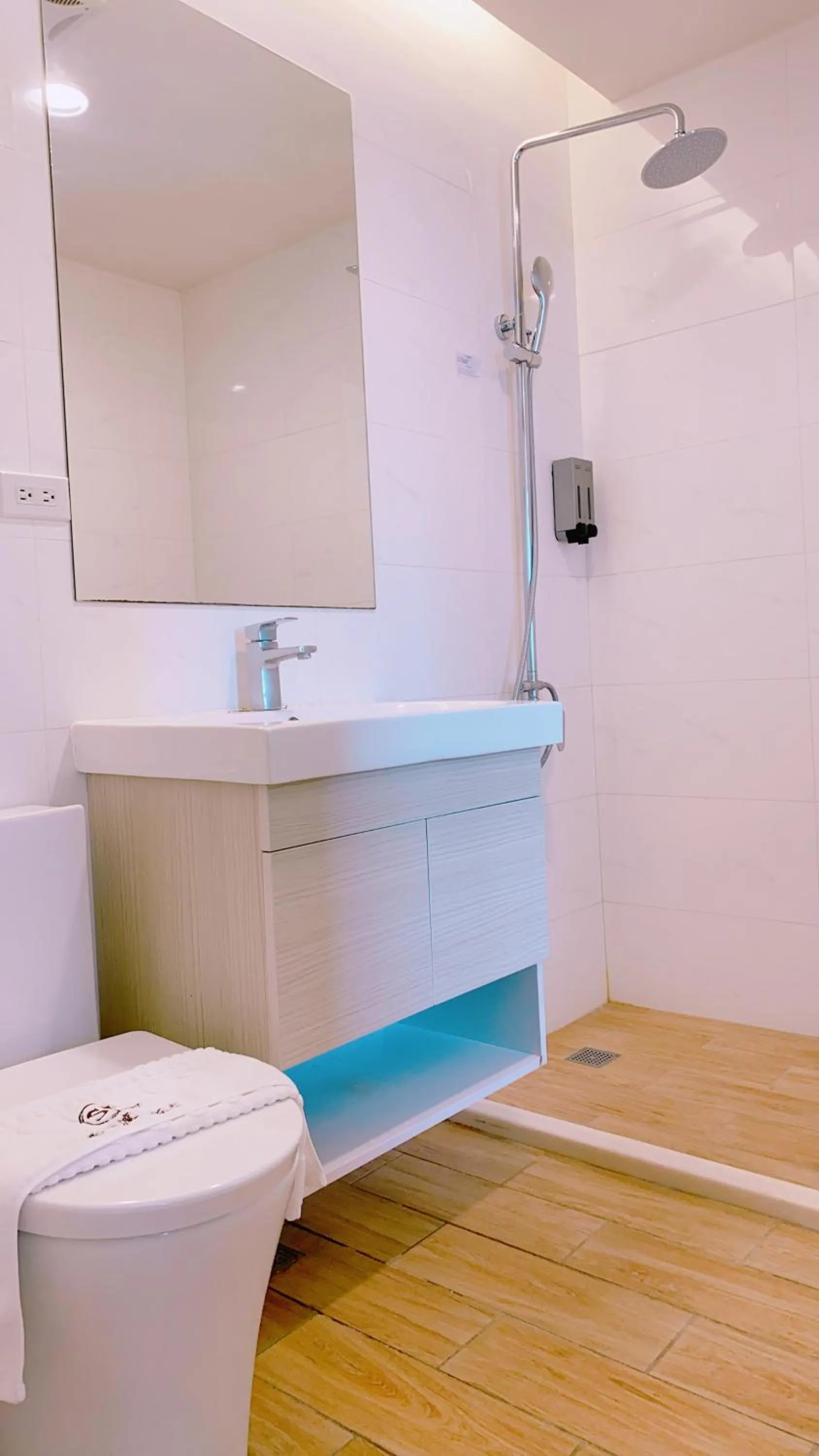 Shower, Bathroom in Starry Inns