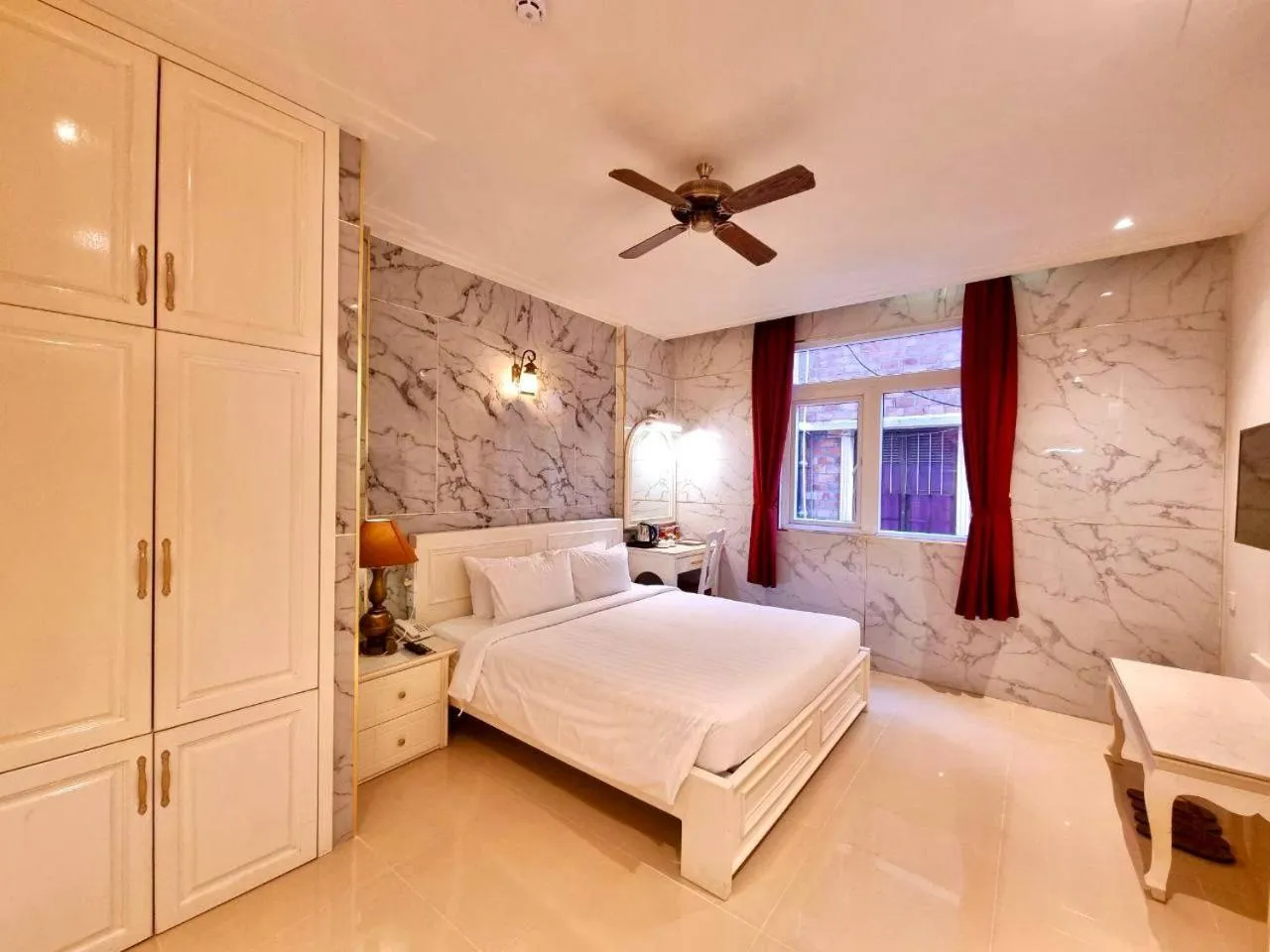 Bed in Tulip Hotel 3