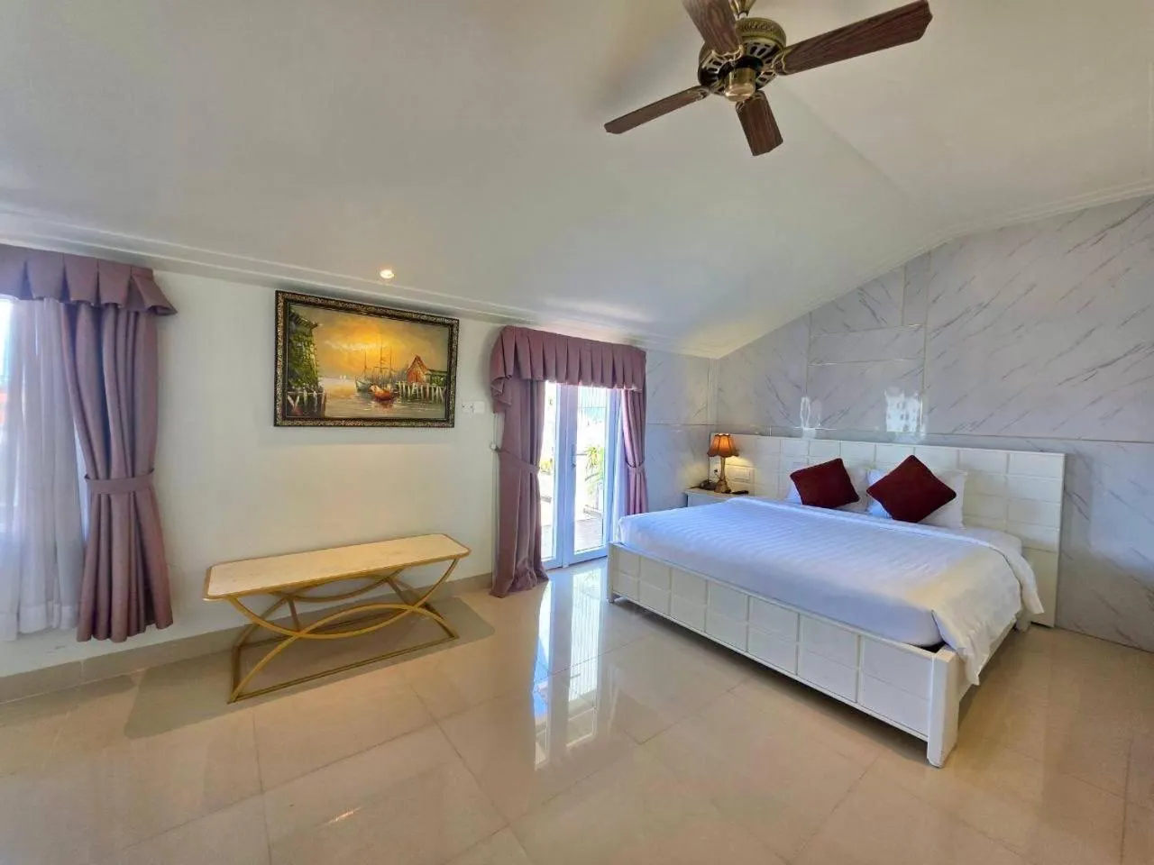 Bed in Tulip Hotel 3