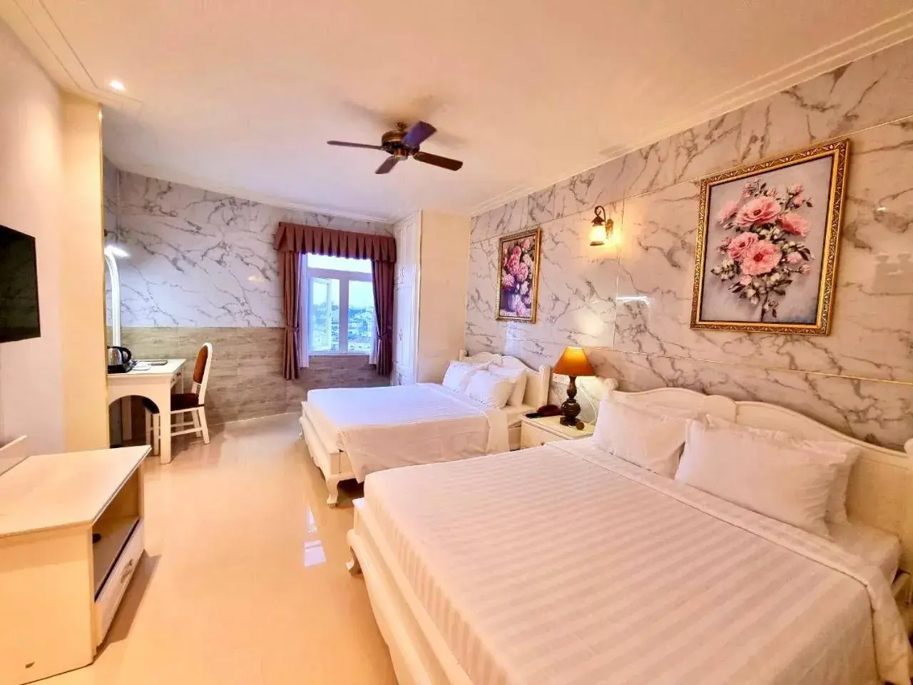 Quadruple Room with Garden View in Tulip Hotel 3 Quadruple Room with Garden View in Tulip Hotel 3