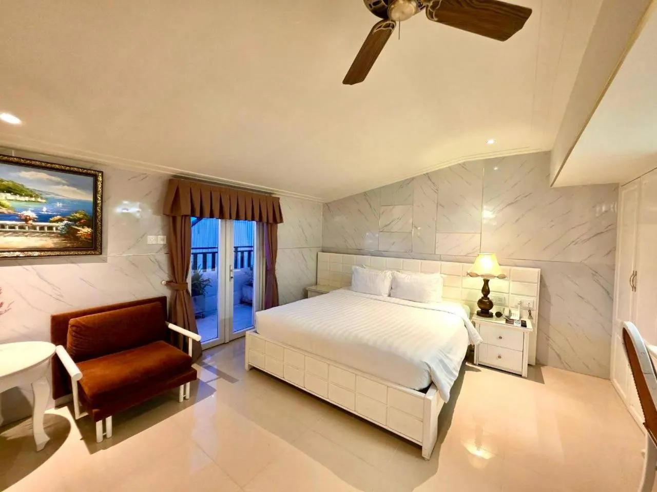 Bed in Tulip Hotel 3