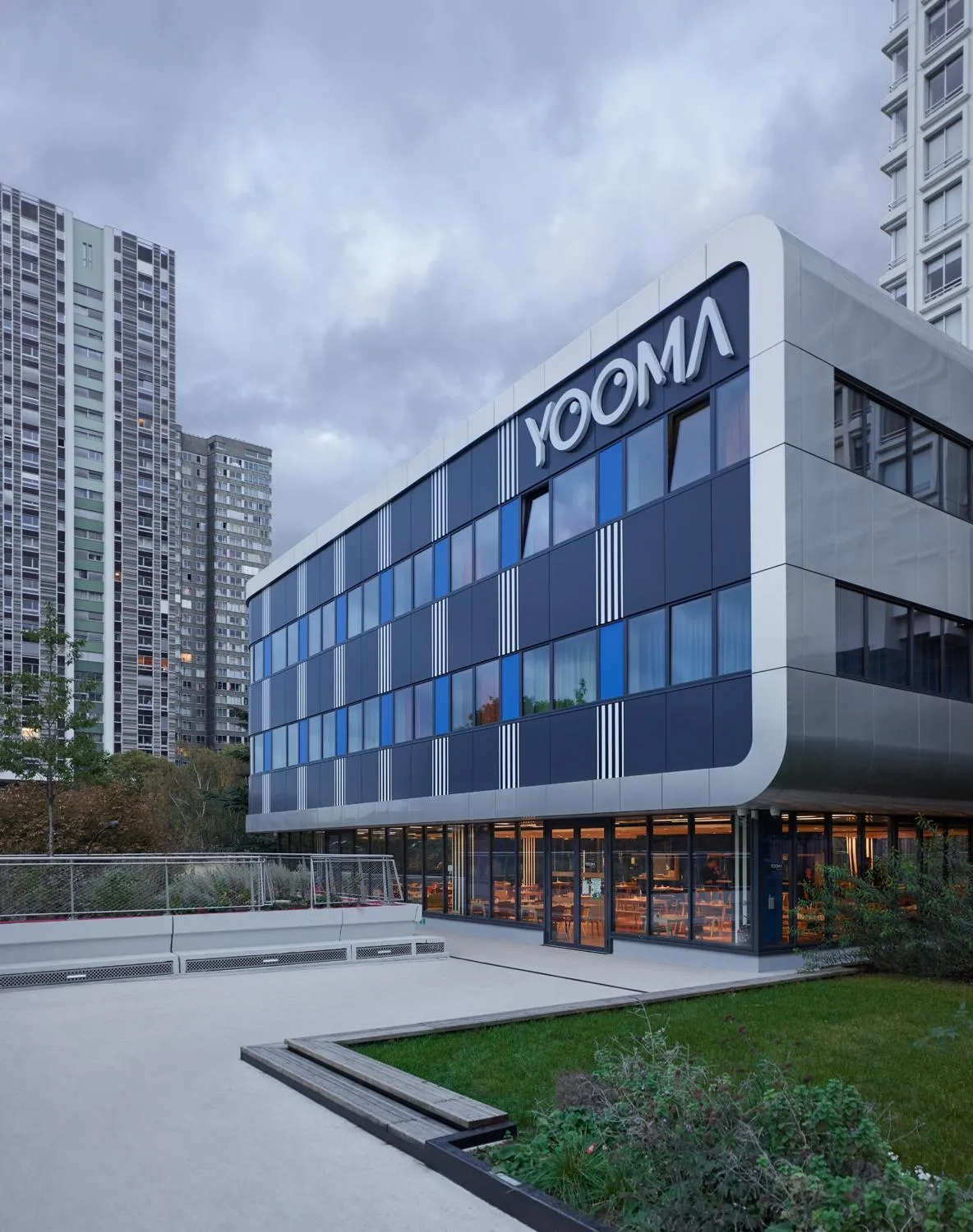 Property building in YOOMA Urban Lodge Tour Eiffel