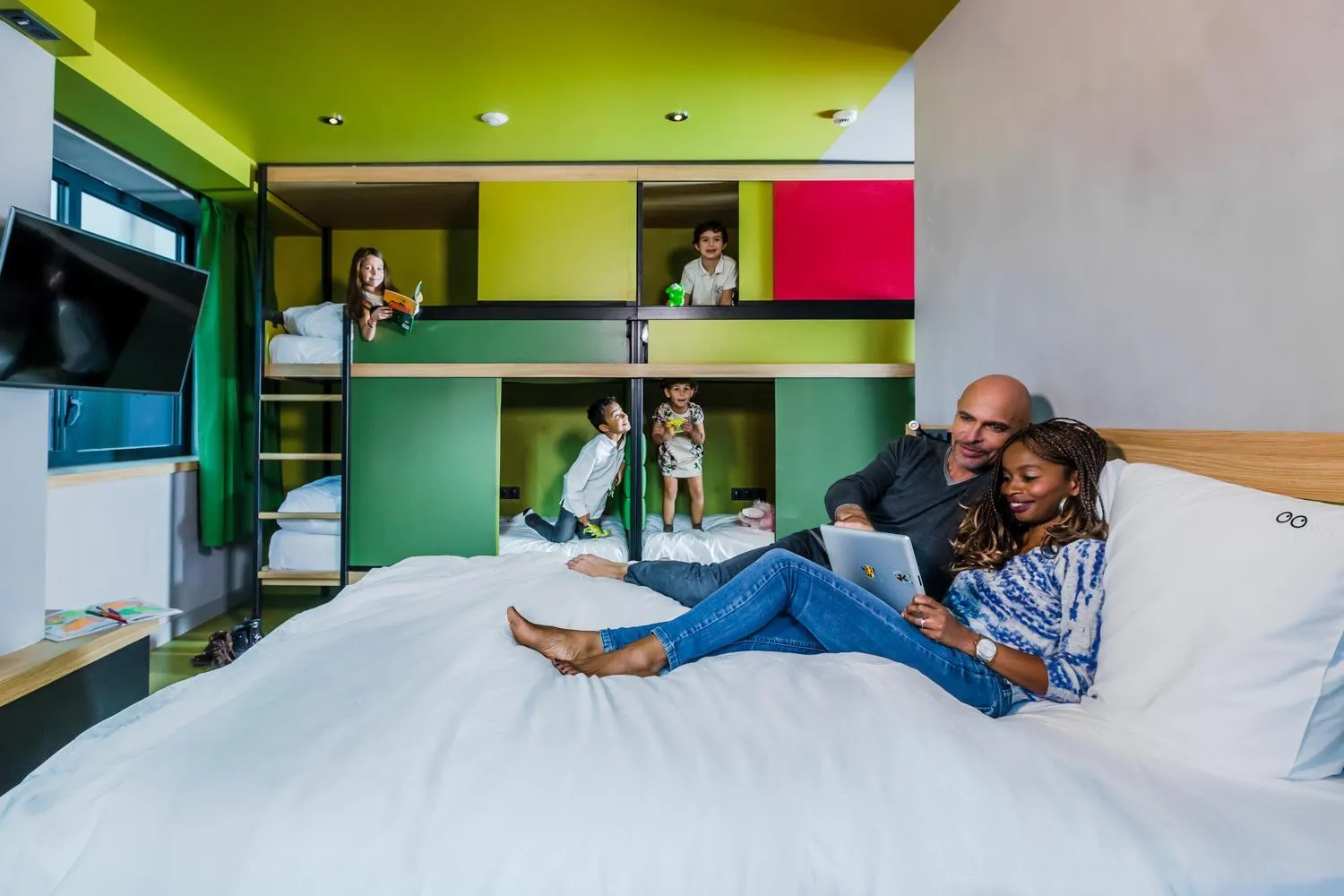 Bed in YOOMA Urban Lodge Tour Eiffel