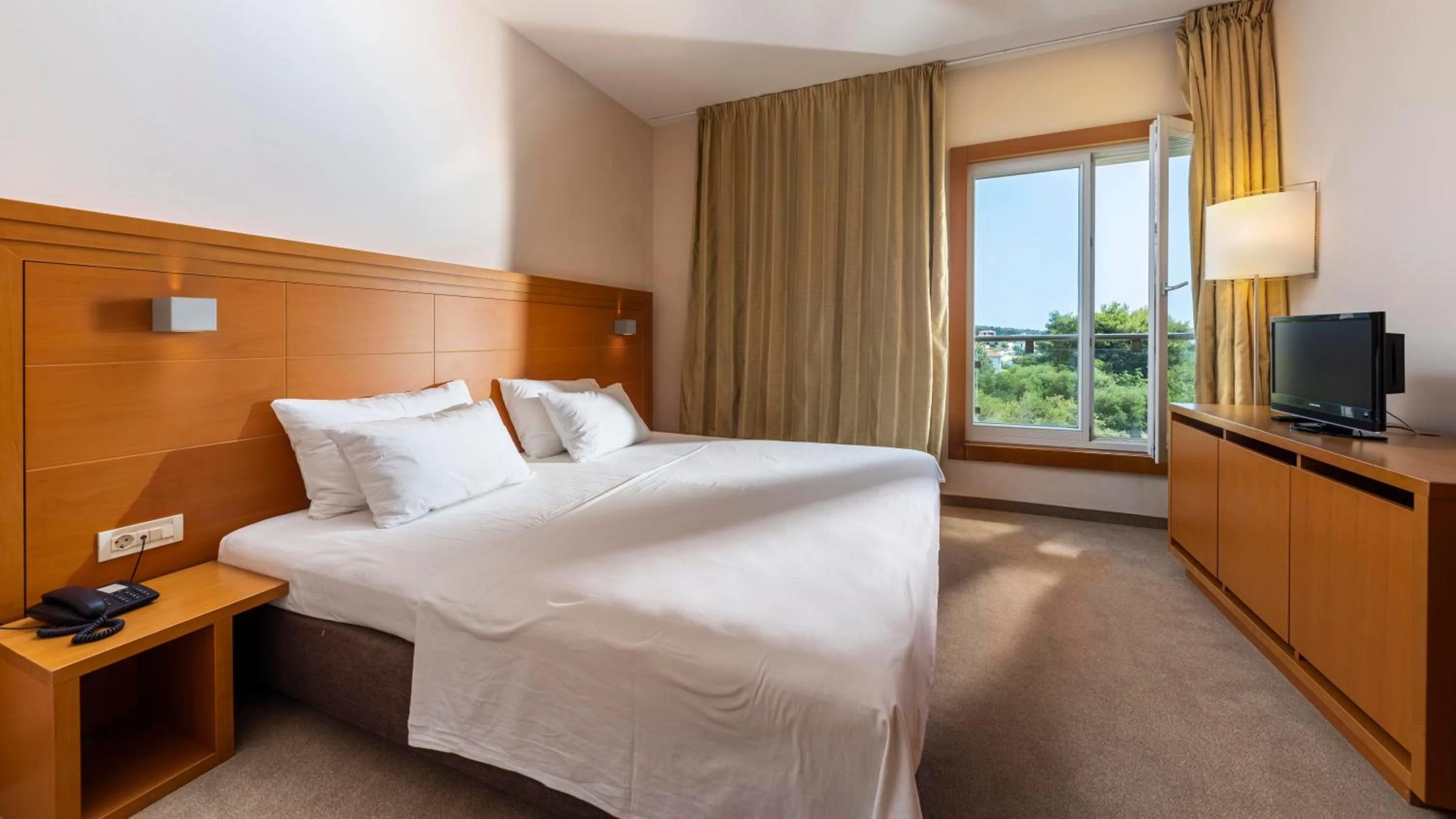 Bed in Family Hotel La Luna - All inclusive