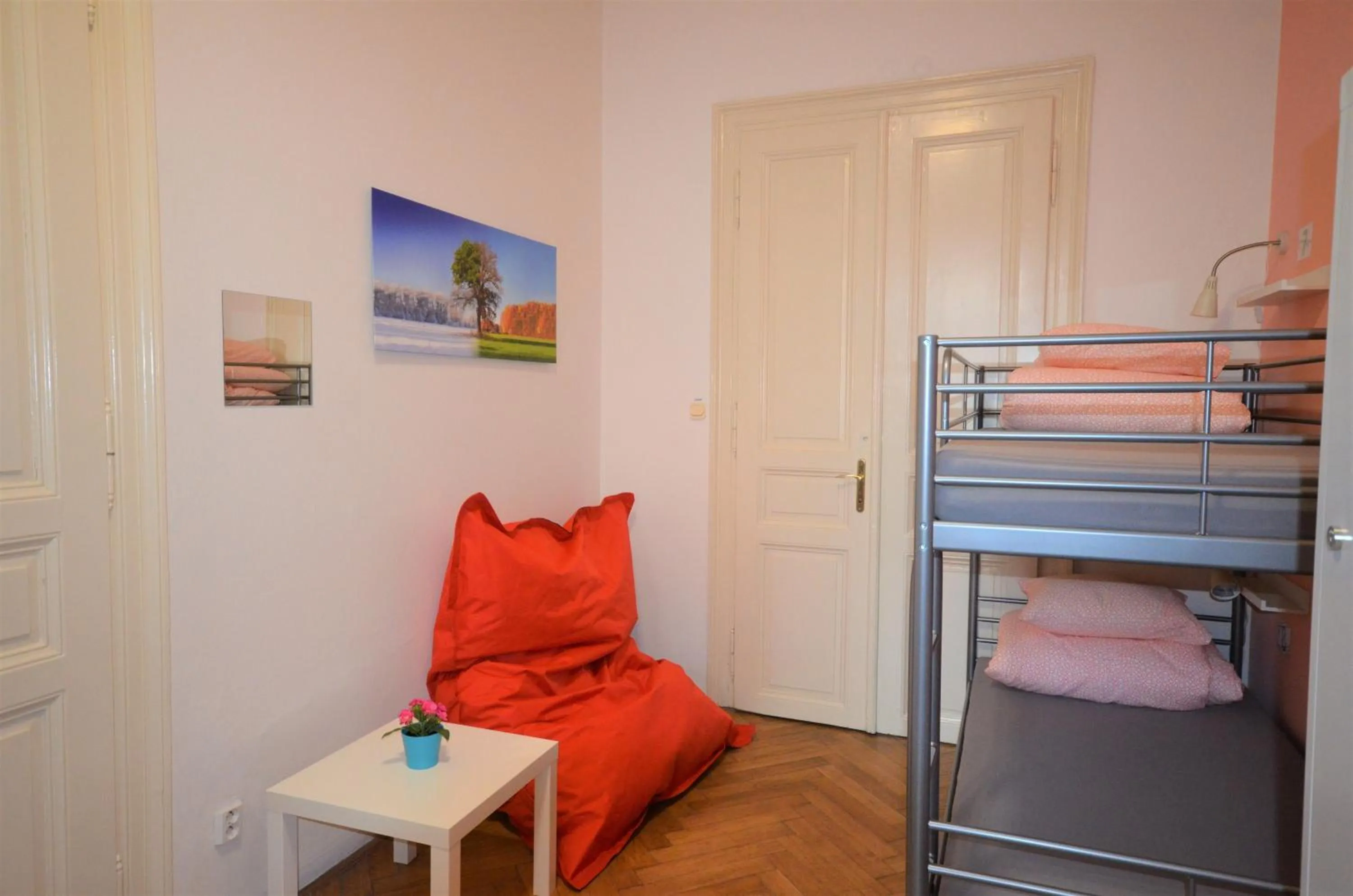 Seating area, Bed in Travel&Joy backpackers