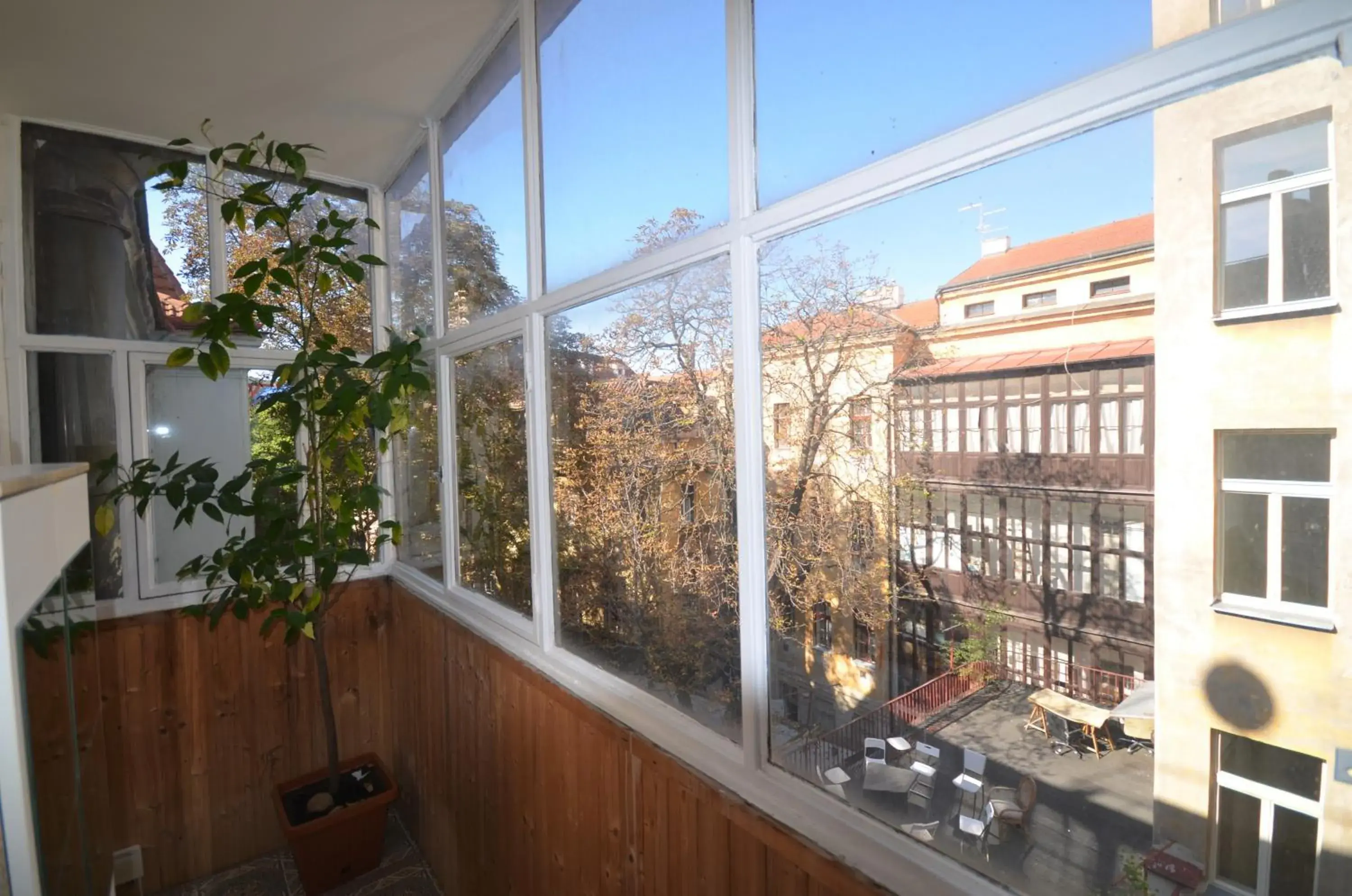 Studio Apartment with Private Bathroom in Travel&Joy backpackers Studio Apartment with Private Bathroom in Travel&Joy backpackers