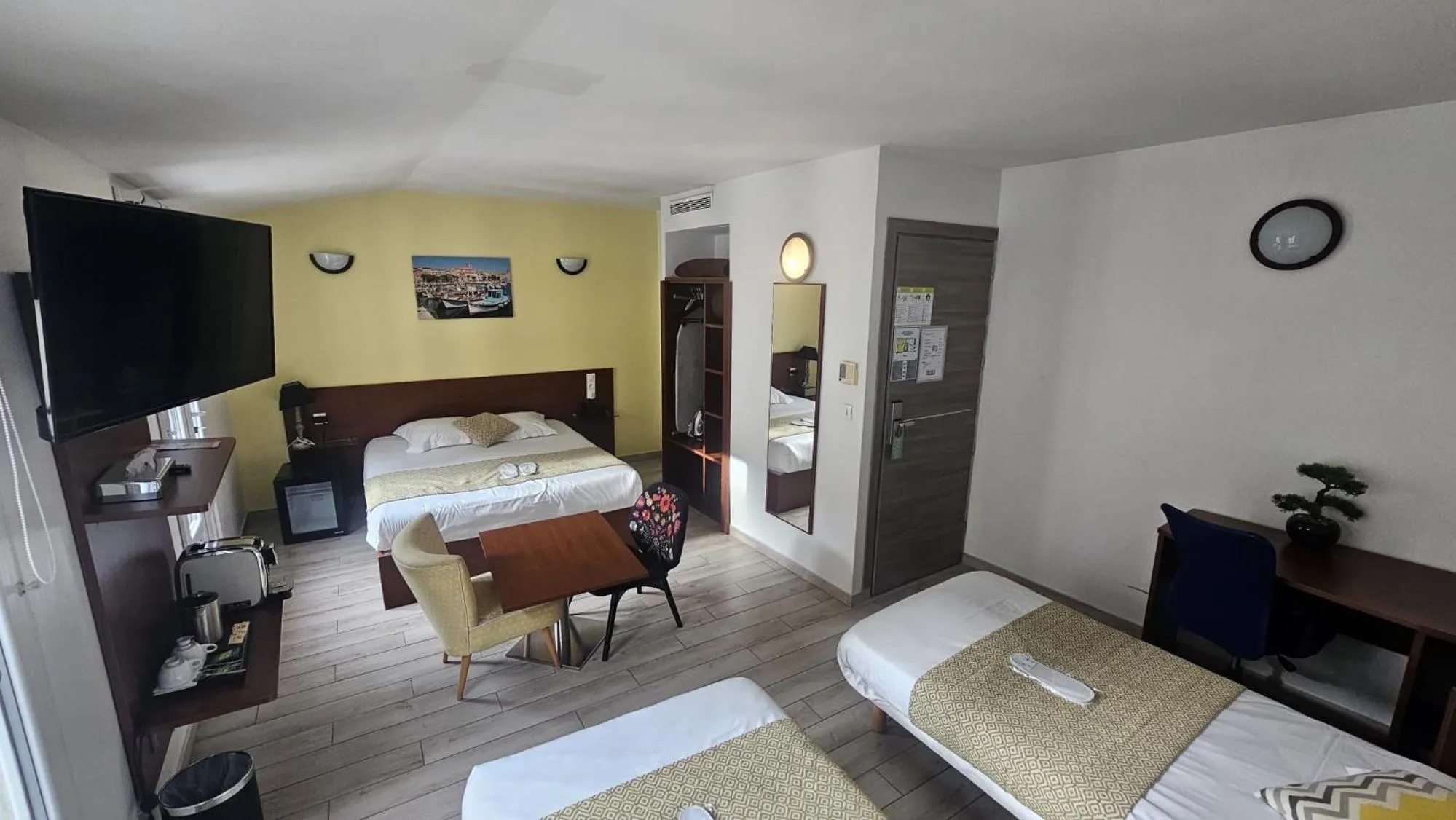 Bed in Massilia hôtel