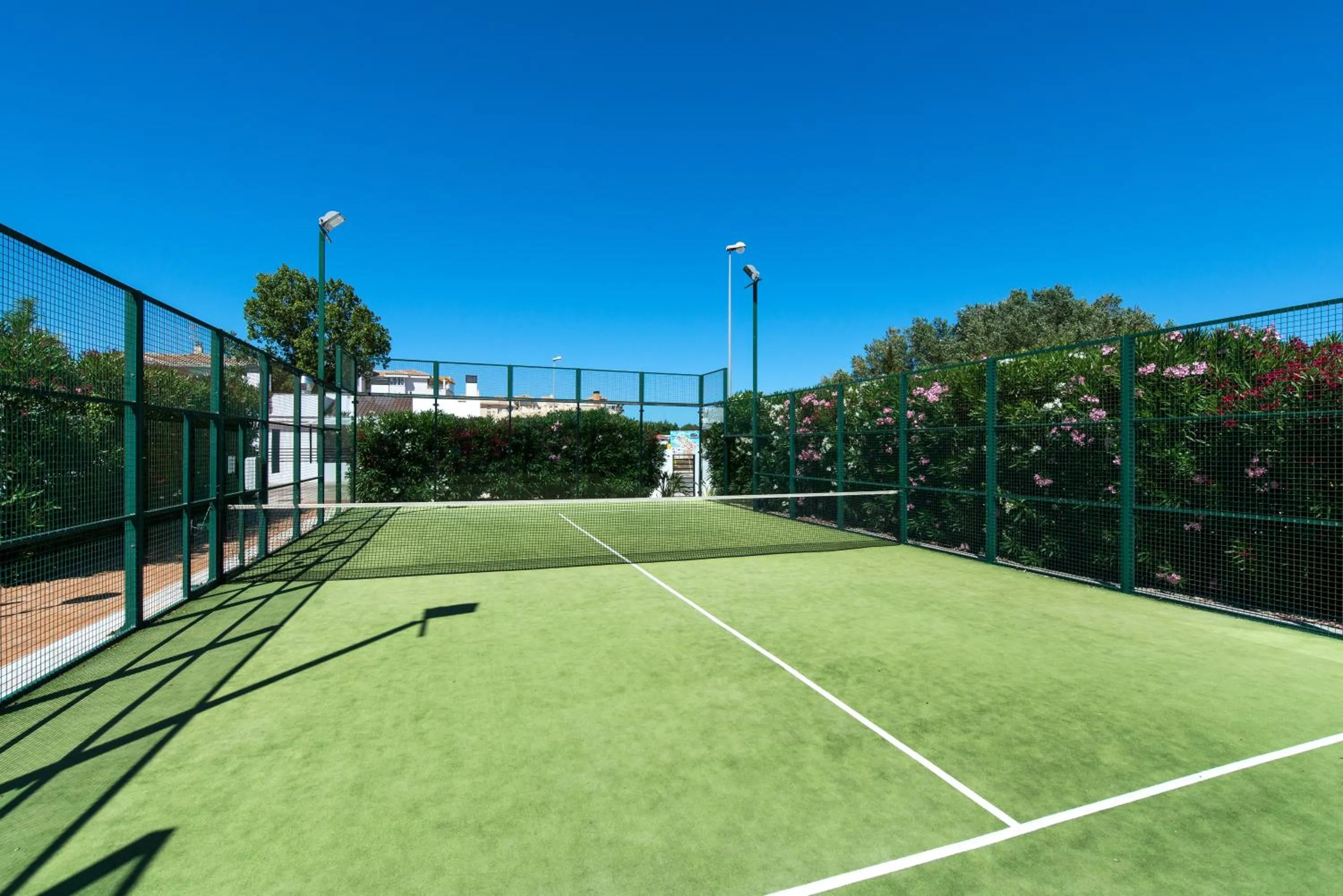 Tennis court in Las Dunas