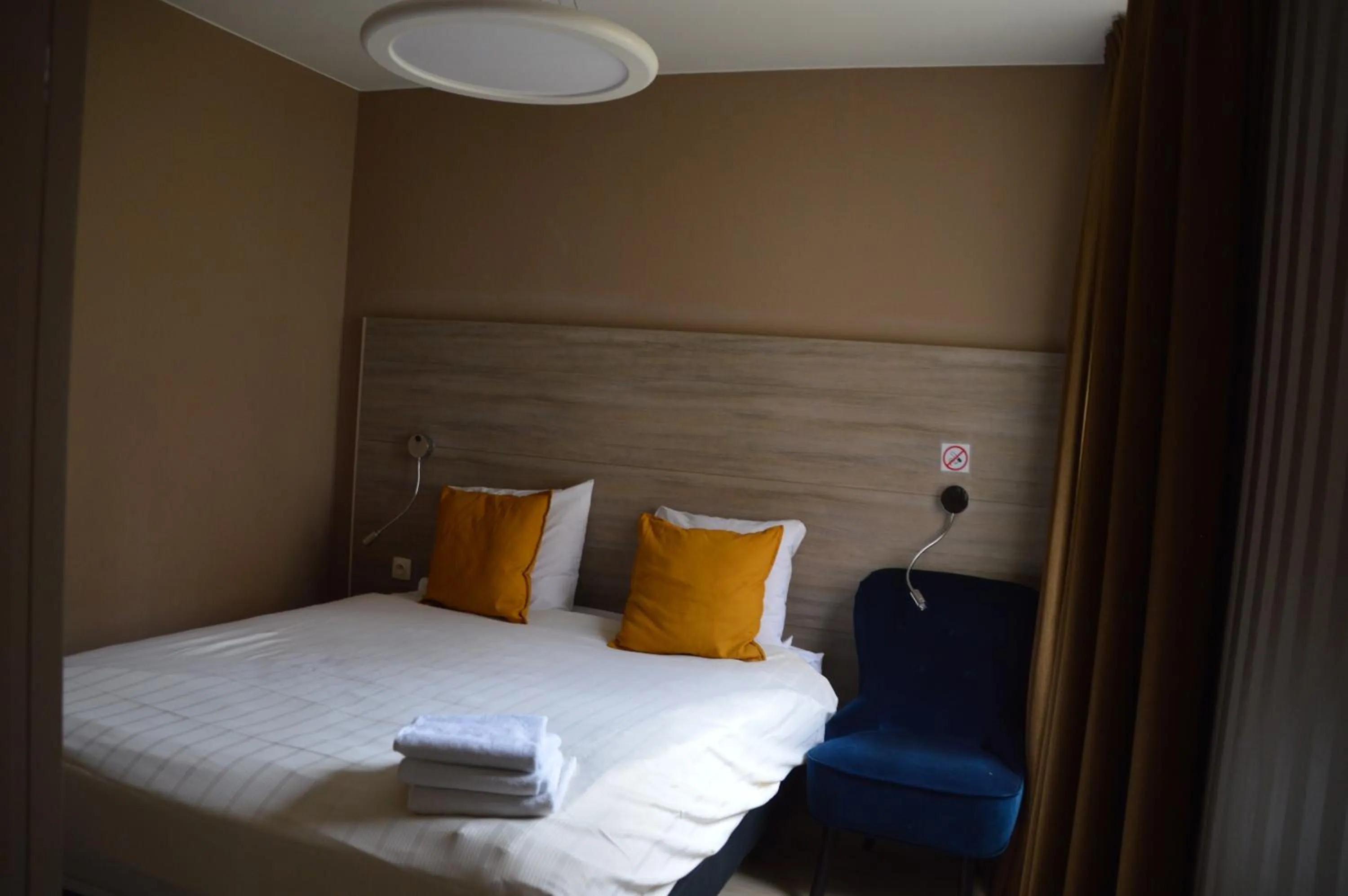 Property building, Bed in Hotel Mille Colonnes