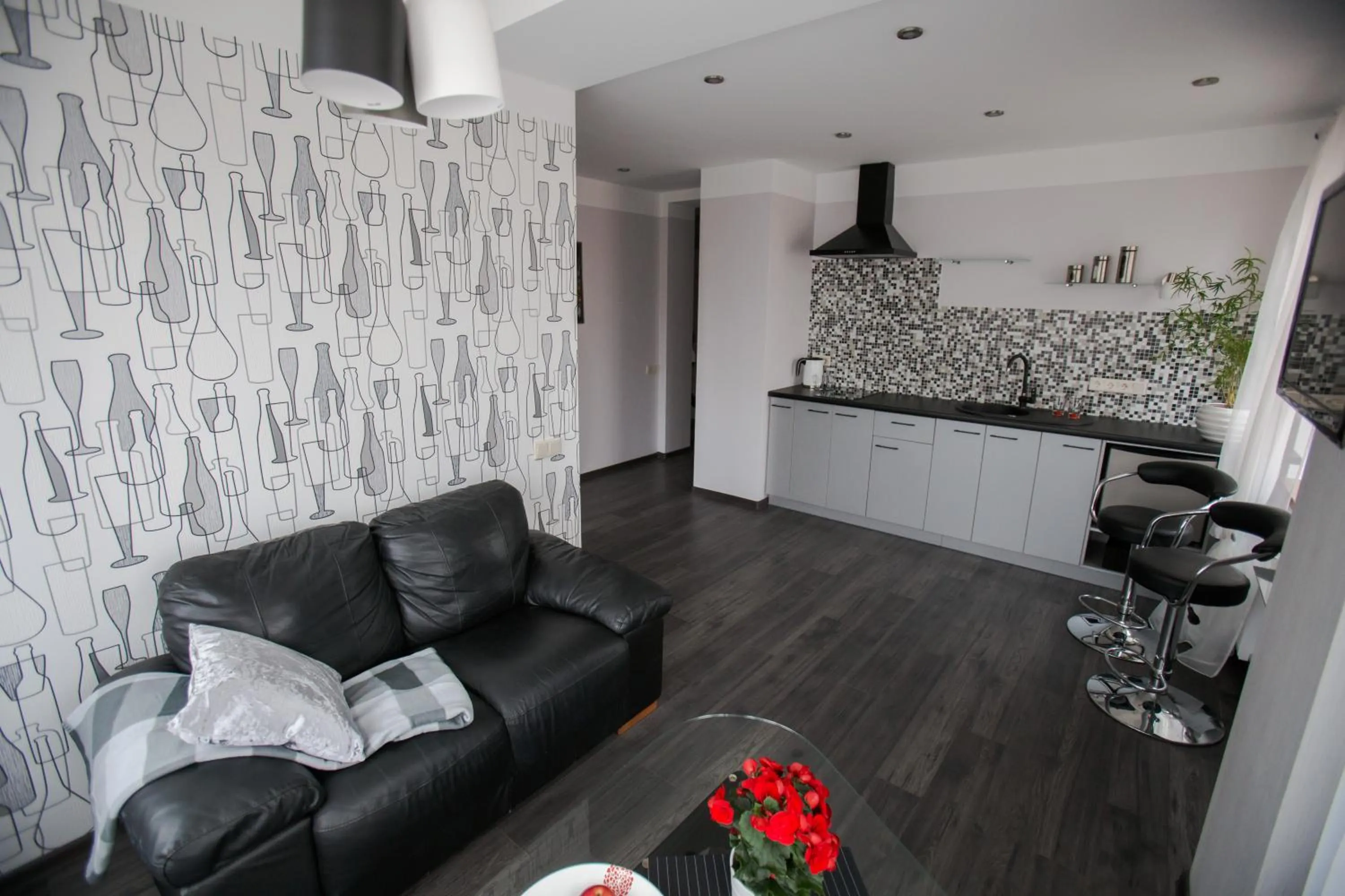 Photo of the whole room in Park Apartments