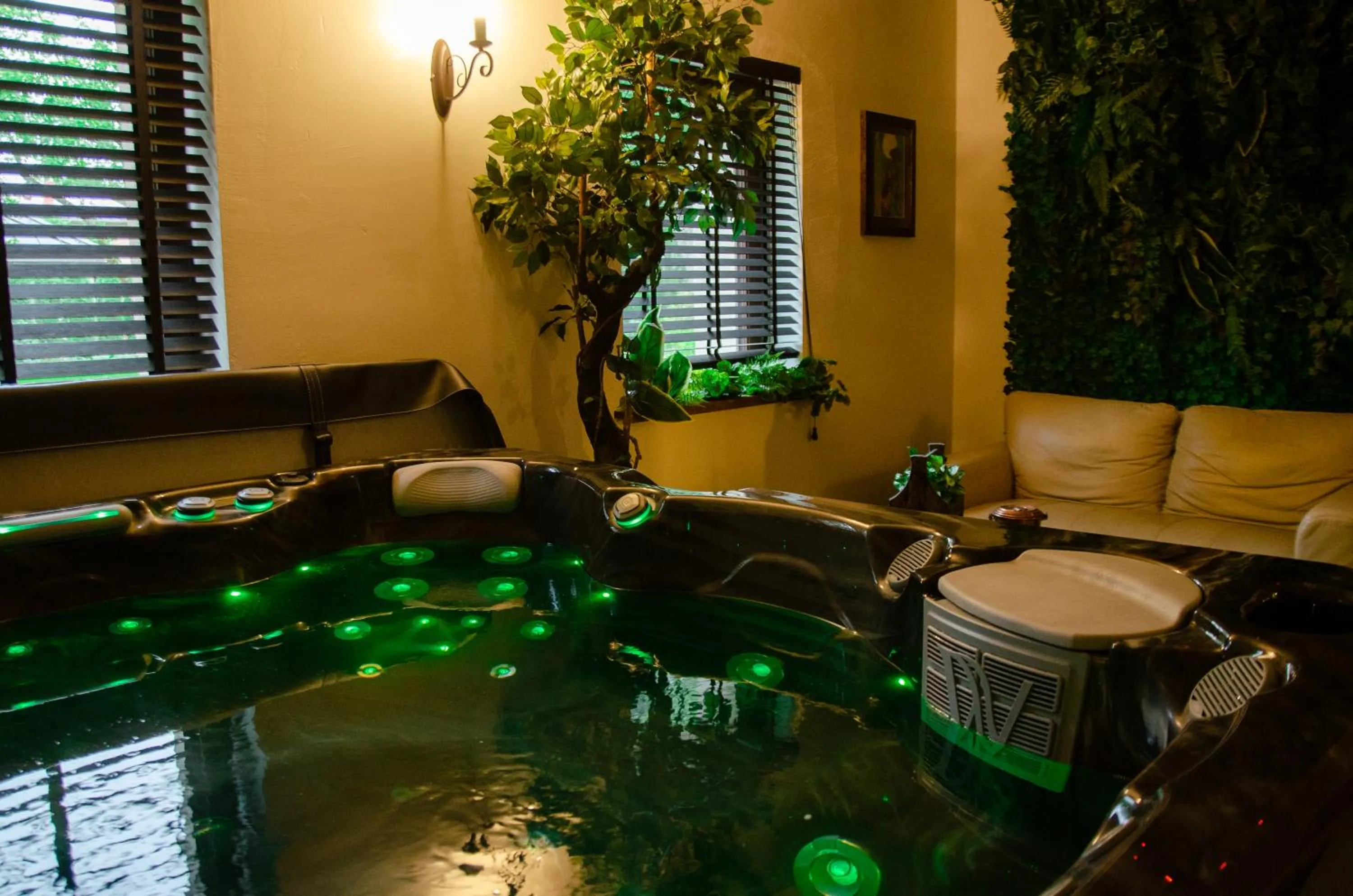 Hot Tub in Park Apartments