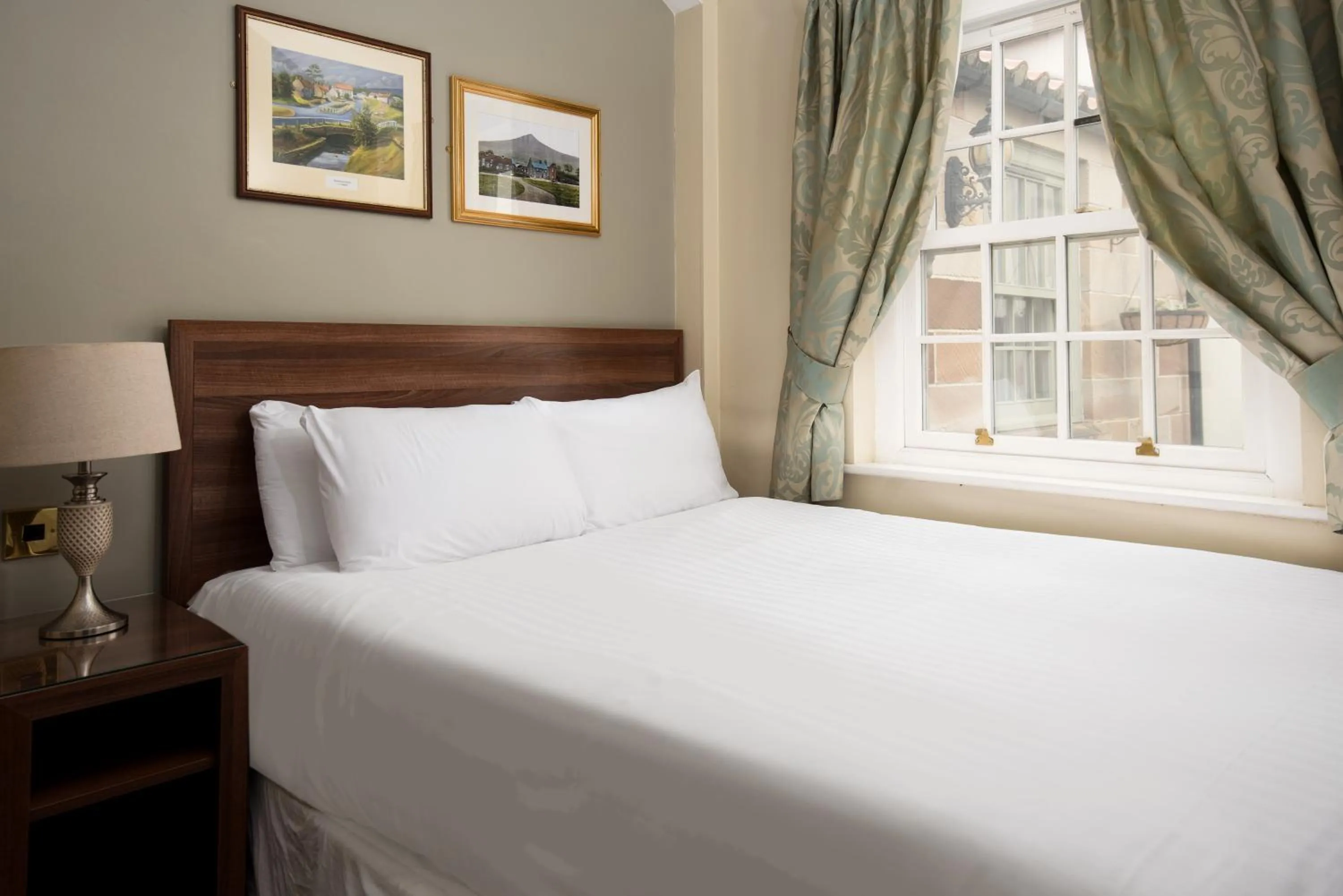 Bed in The King's Head Inn - The Inn Collection Group