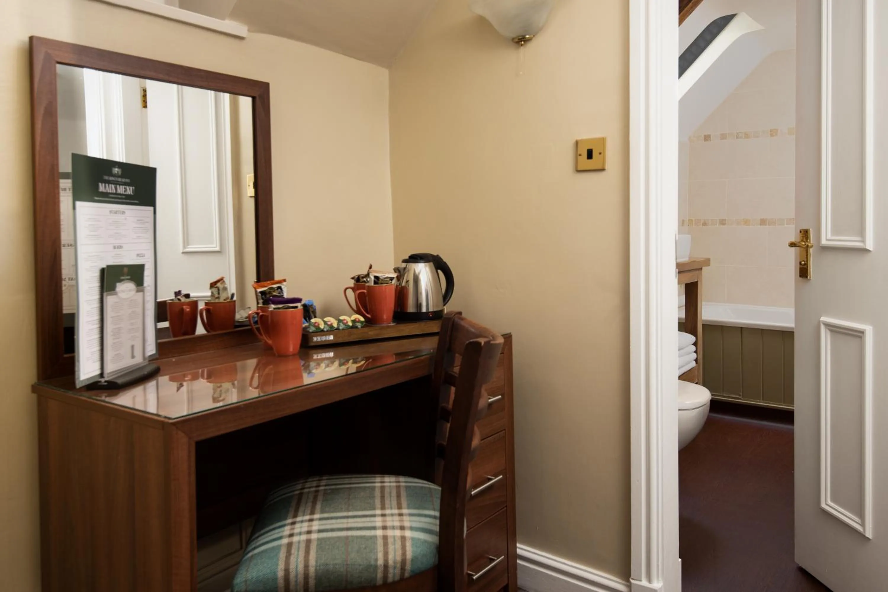 Bed in The King's Head Inn - The Inn Collection Group