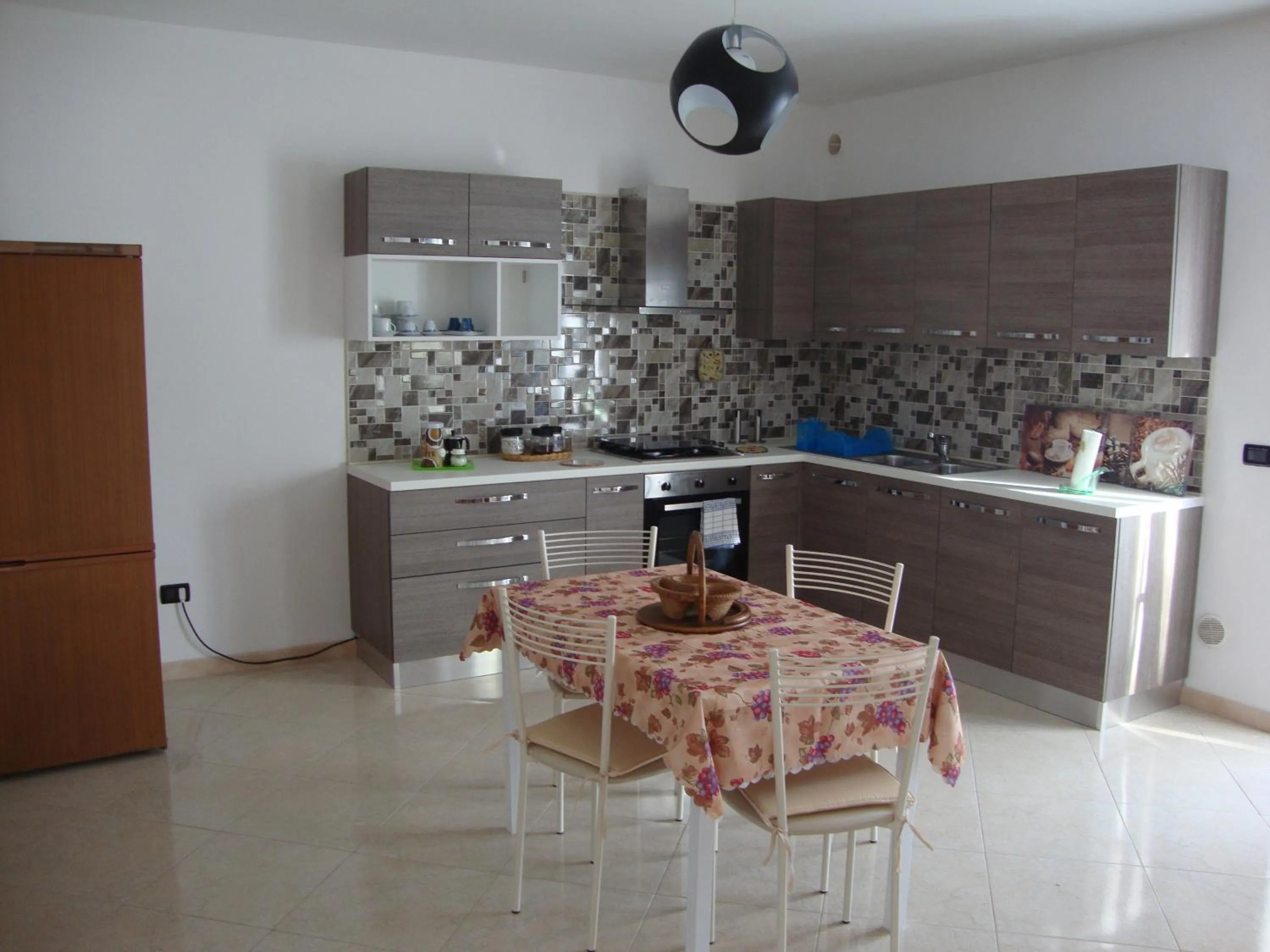Kitchen or kitchenette in La Villa Bianca