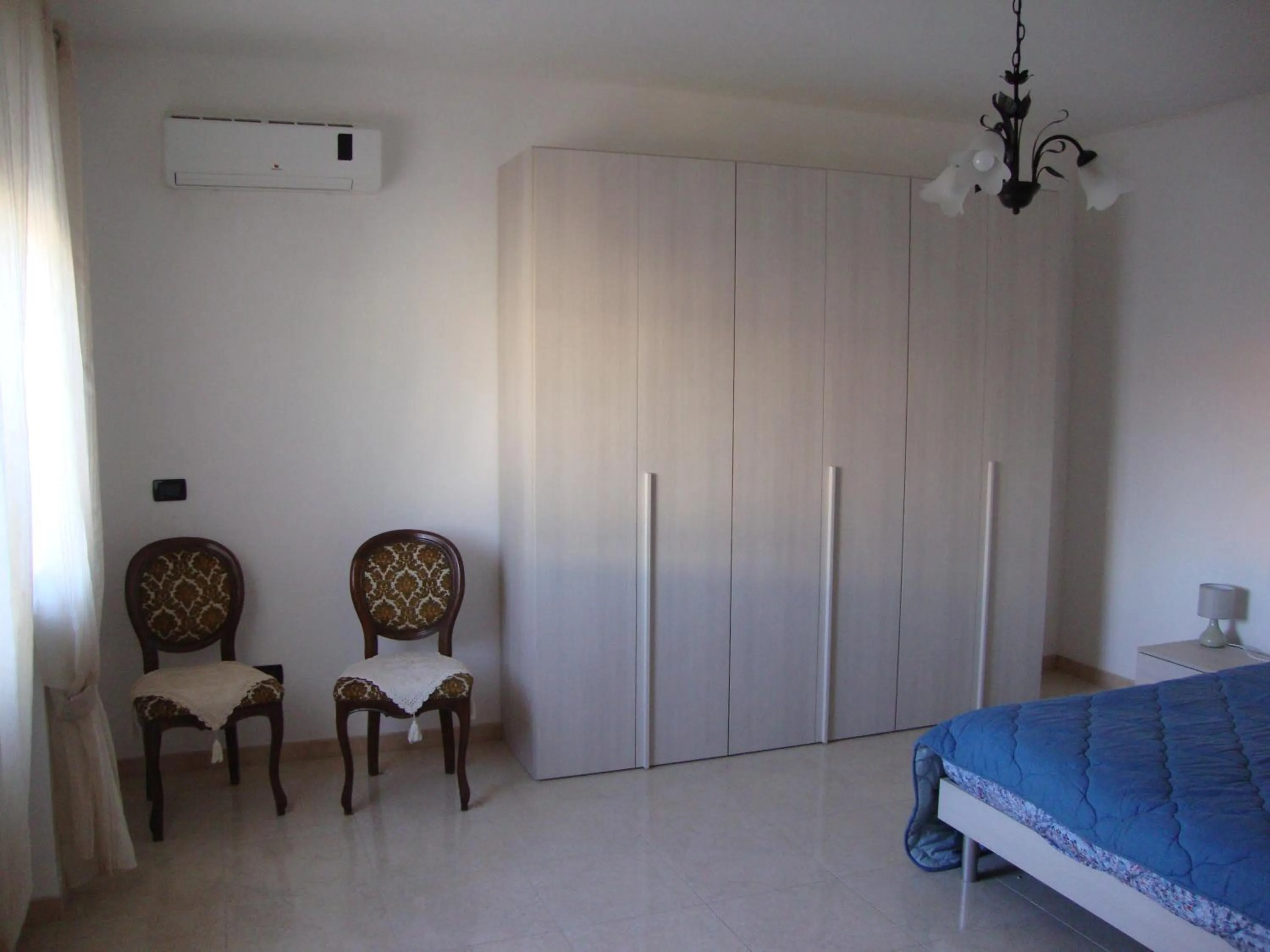 Photo of the whole room, Bed in La Villa Bianca