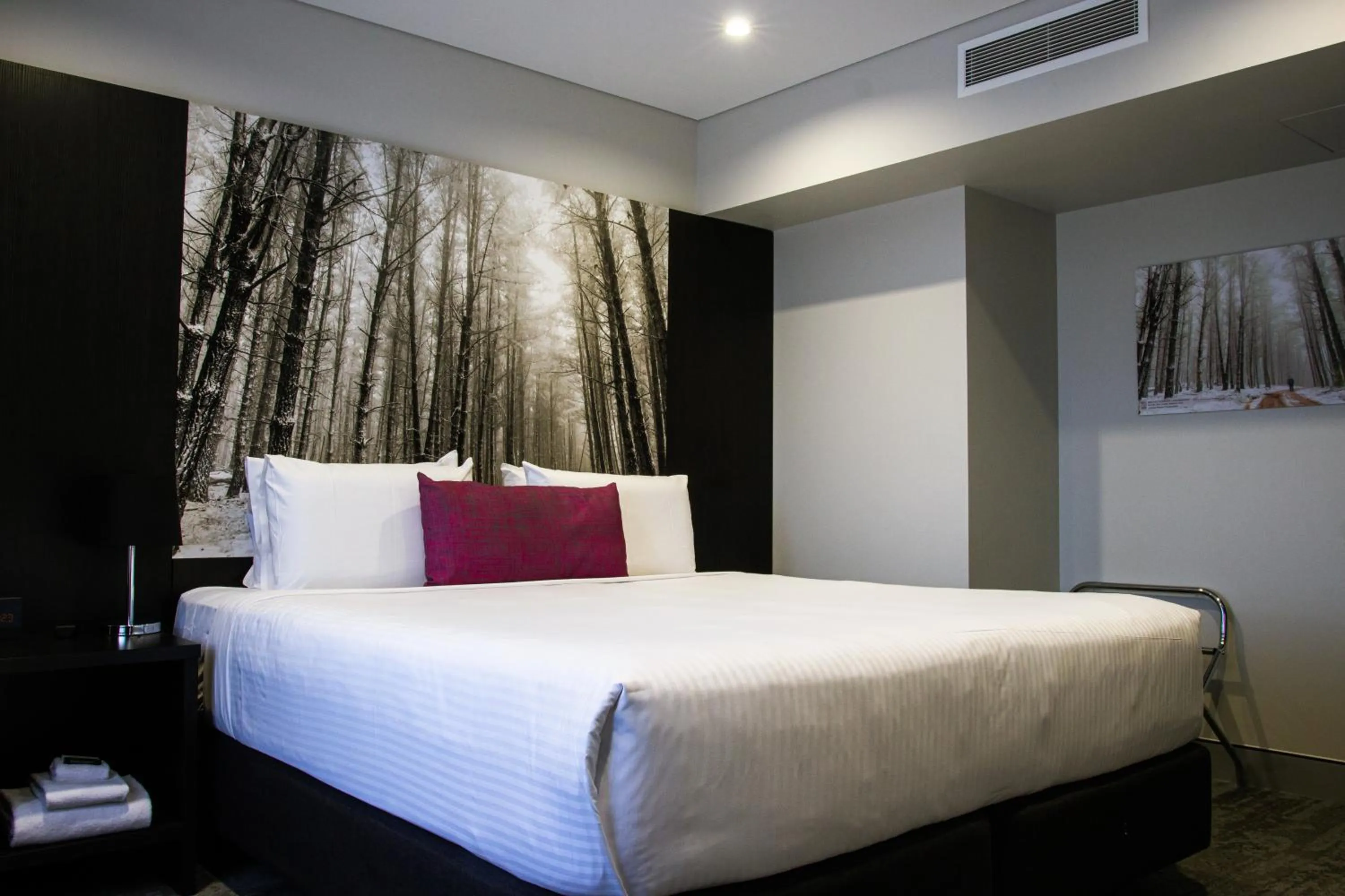 Bed in Mercure Tamworth