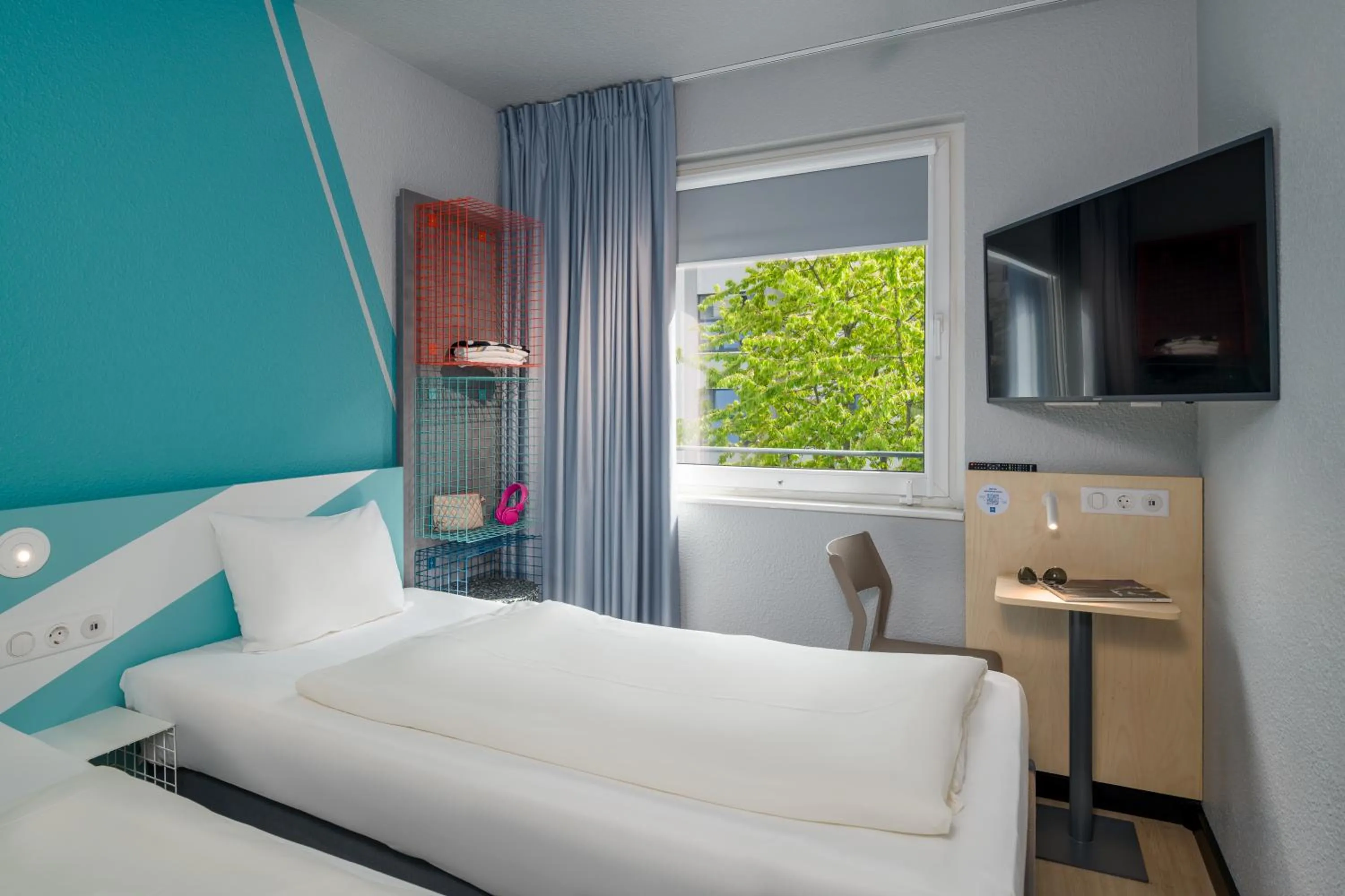 Photo of the whole room, Bed in ibis budget Hamburg St Pauli Messe - neu renoviert