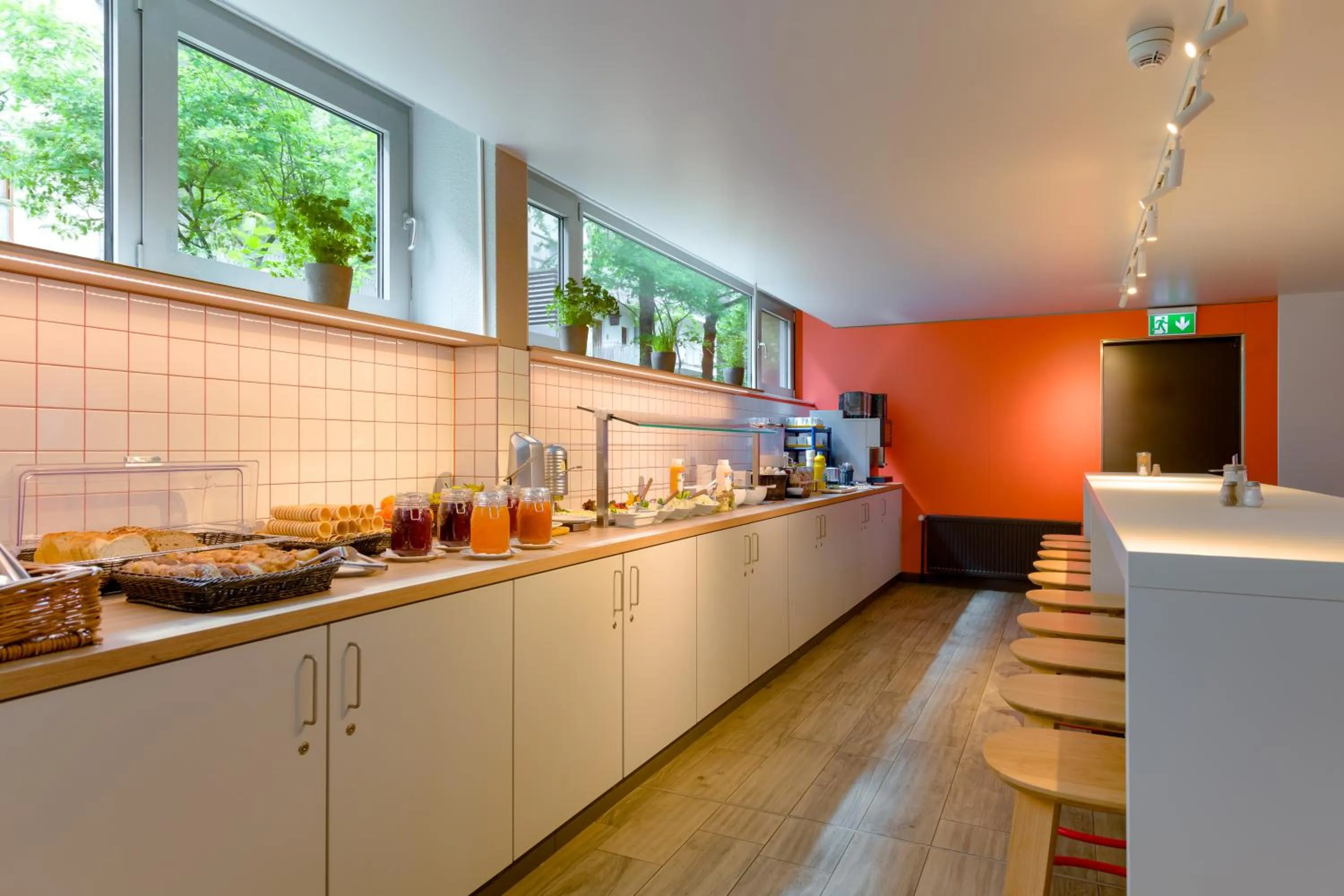 Breakfast in ibis budget Hamburg St Pauli Messe - neu renoviert