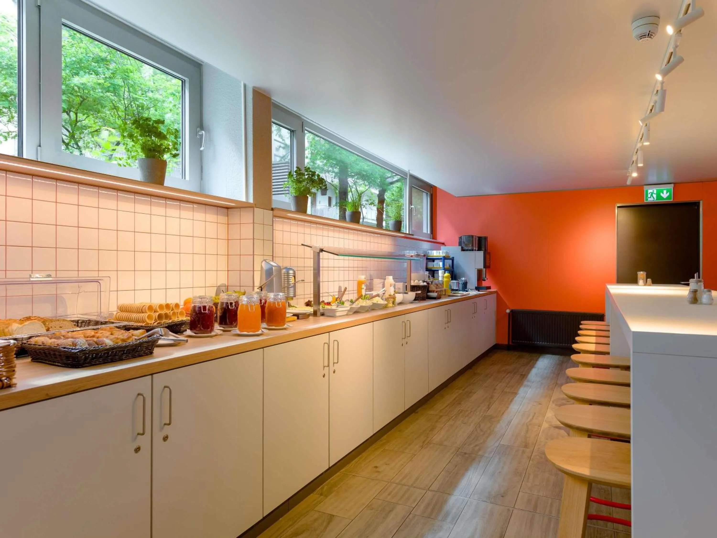 Breakfast in ibis budget Hamburg St Pauli Messe - neu renoviert