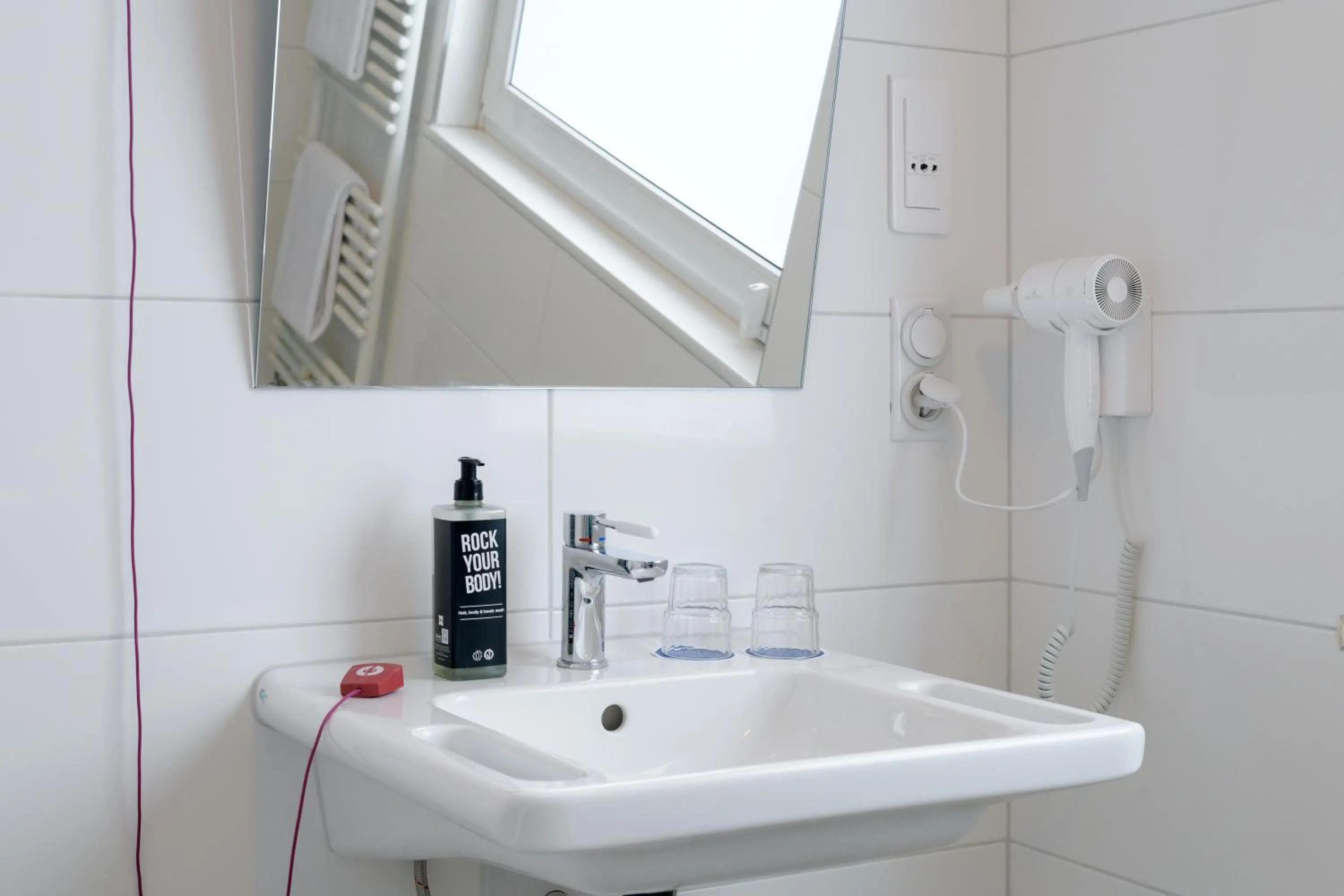 Bathroom in ibis budget Hamburg St Pauli Messe - neu renoviert